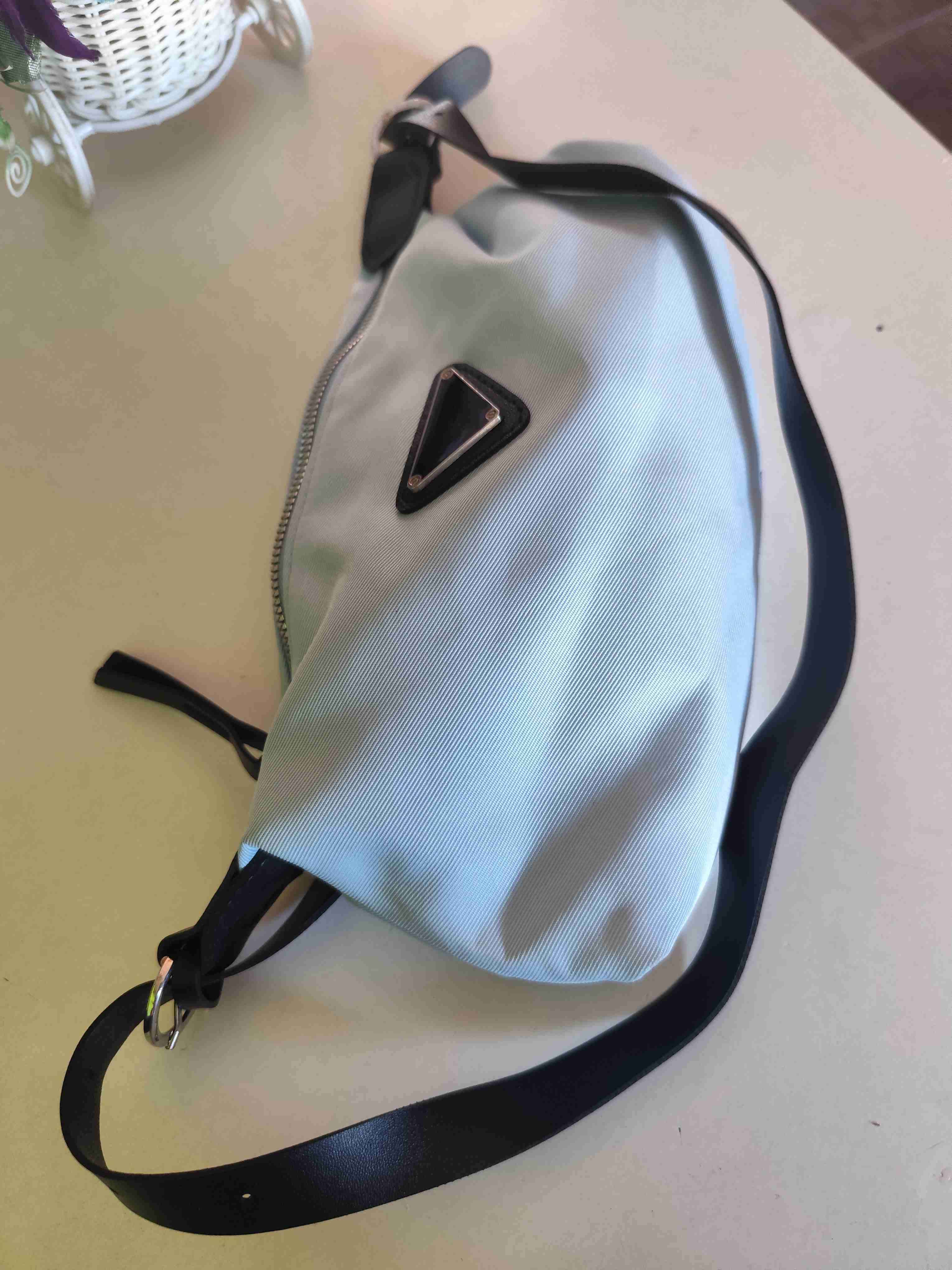 Cartera celeste con correa negra - miniatura 2