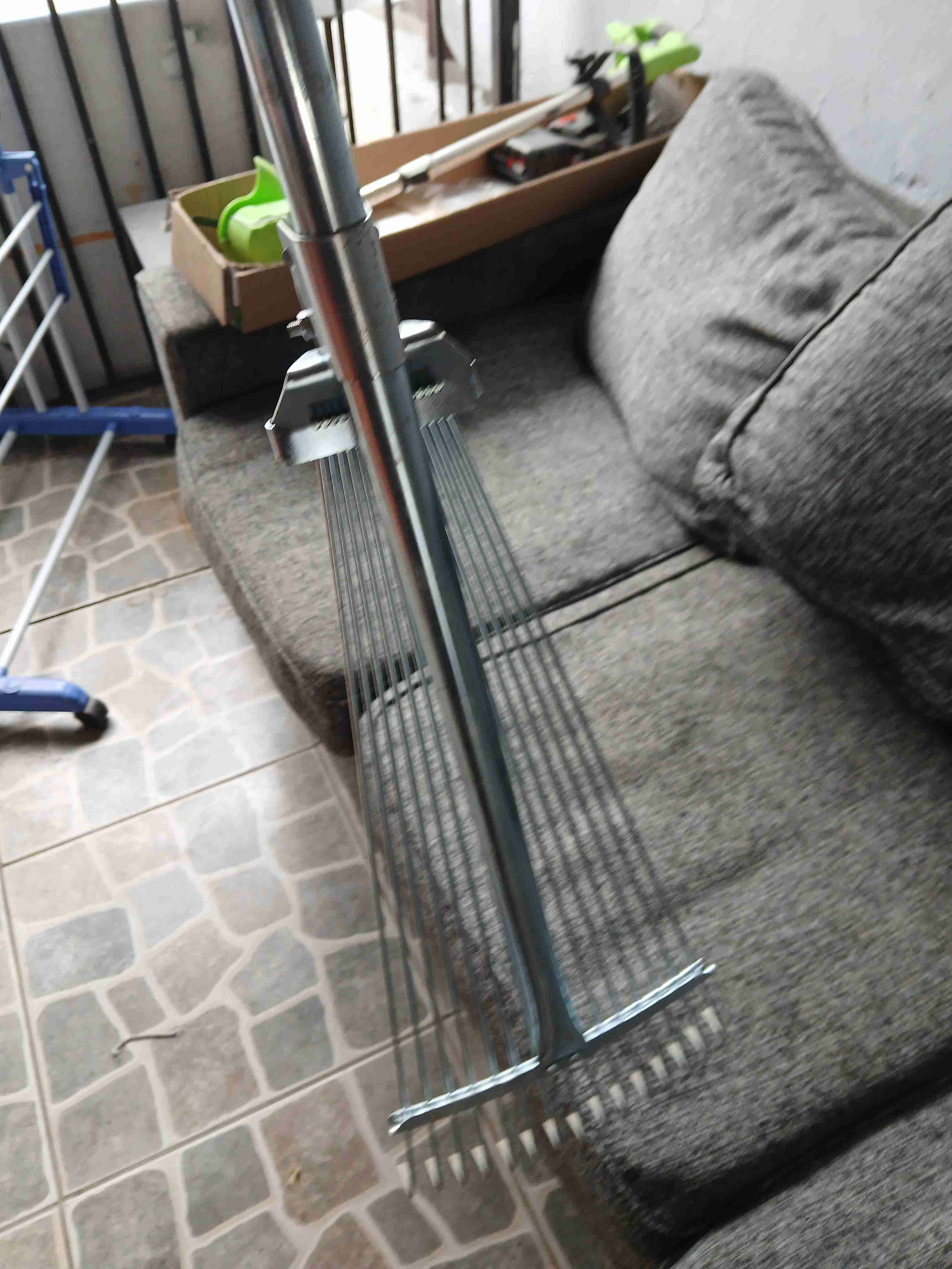 Maquina de cortar pasto y de regalo rastrillo - miniatura 1