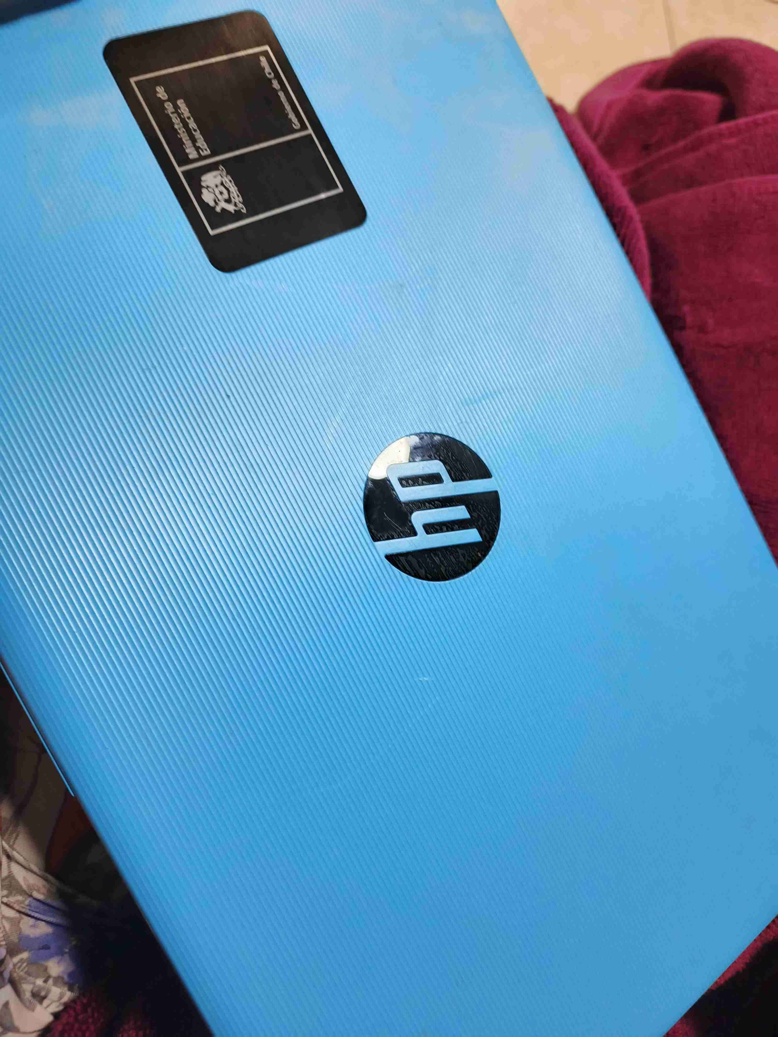 Laptop HP azul usada, permuto por un iPhone - miniatura 2