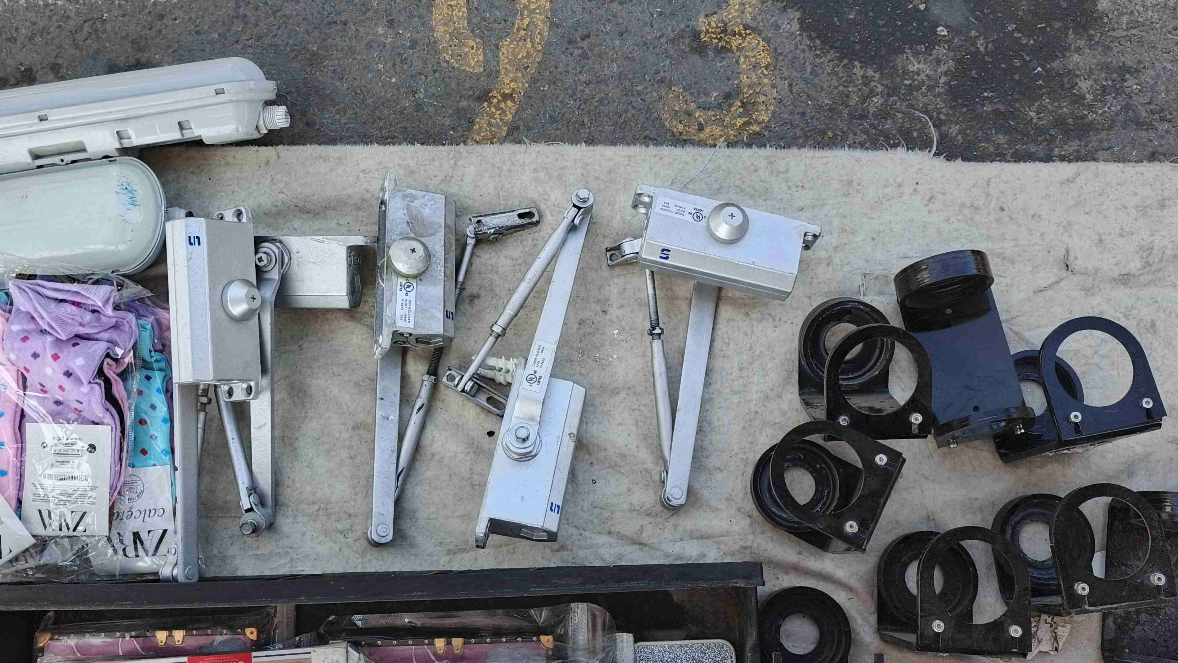 Cierrapuertas hidráulicos metálicos