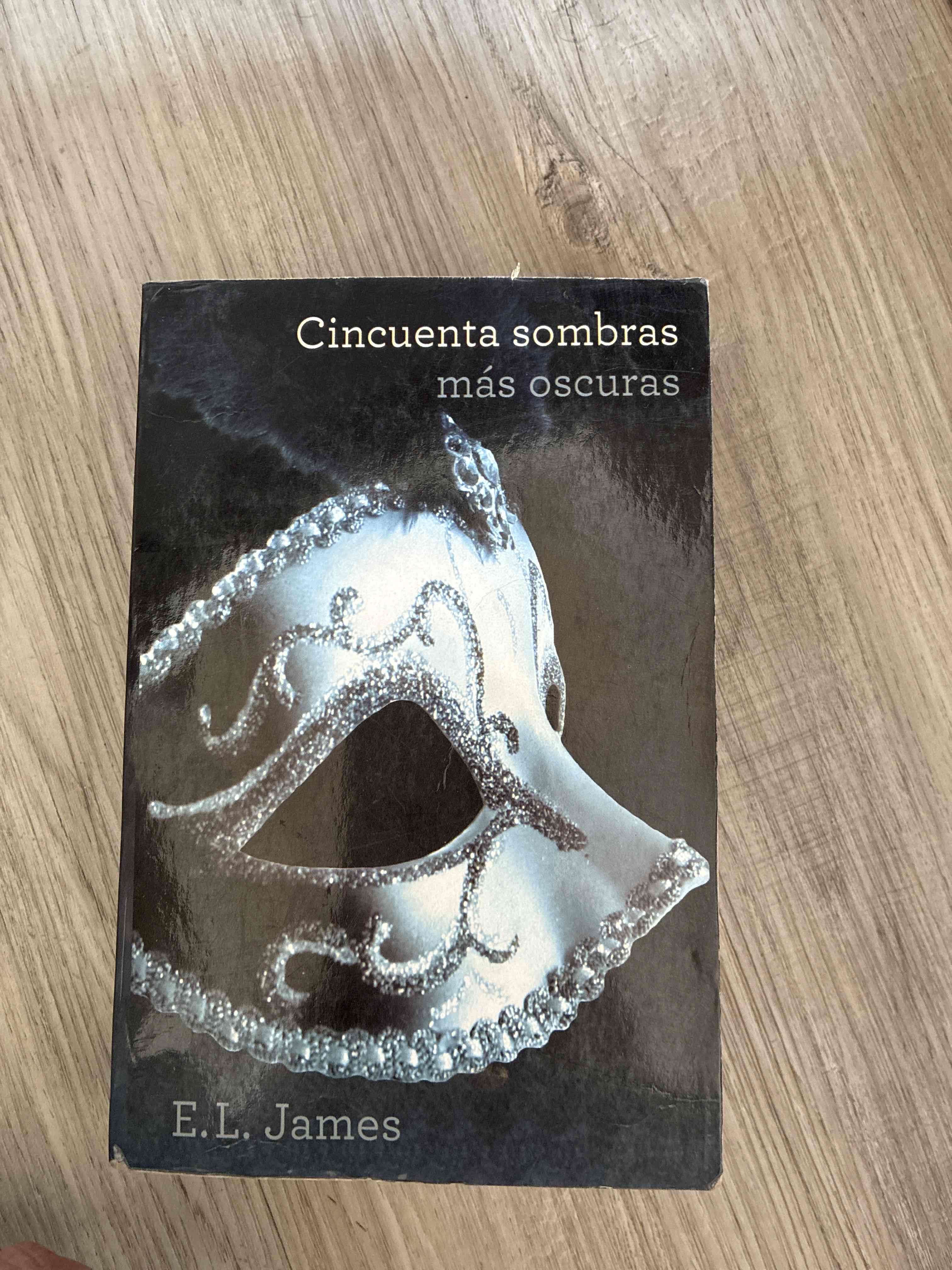 Libro Cincuenta sombras más oscuras