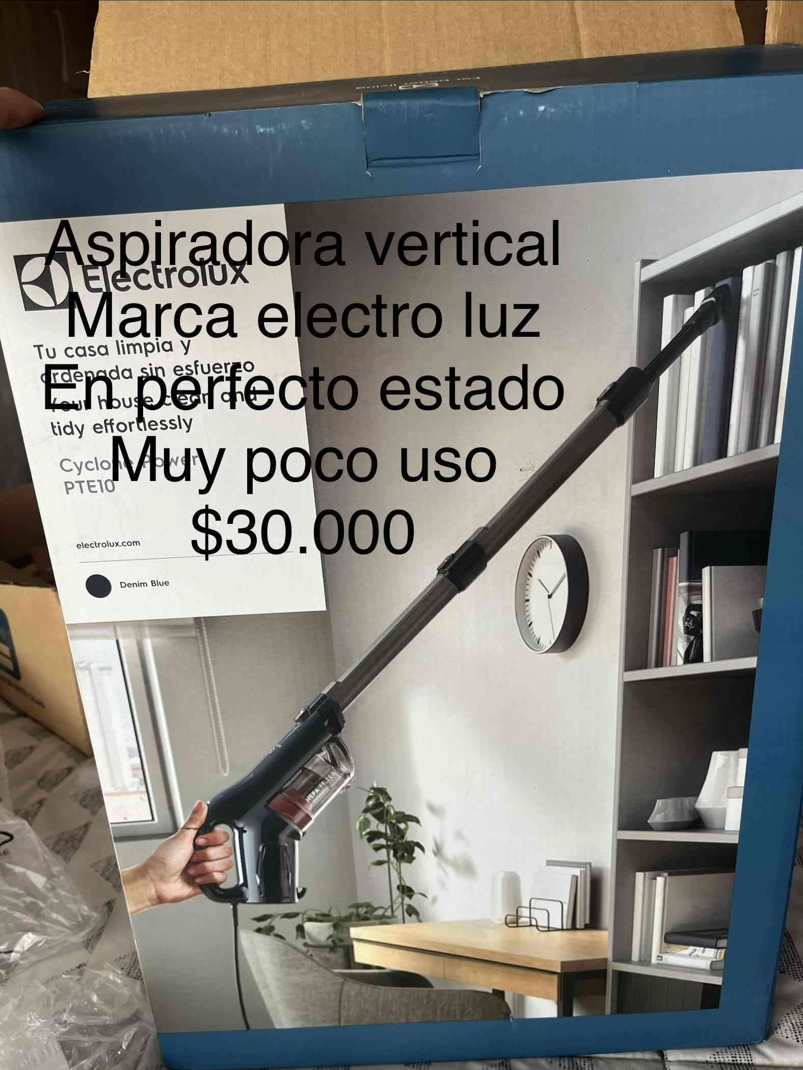 Aspiradora vertical Electrolux - miniatura 1