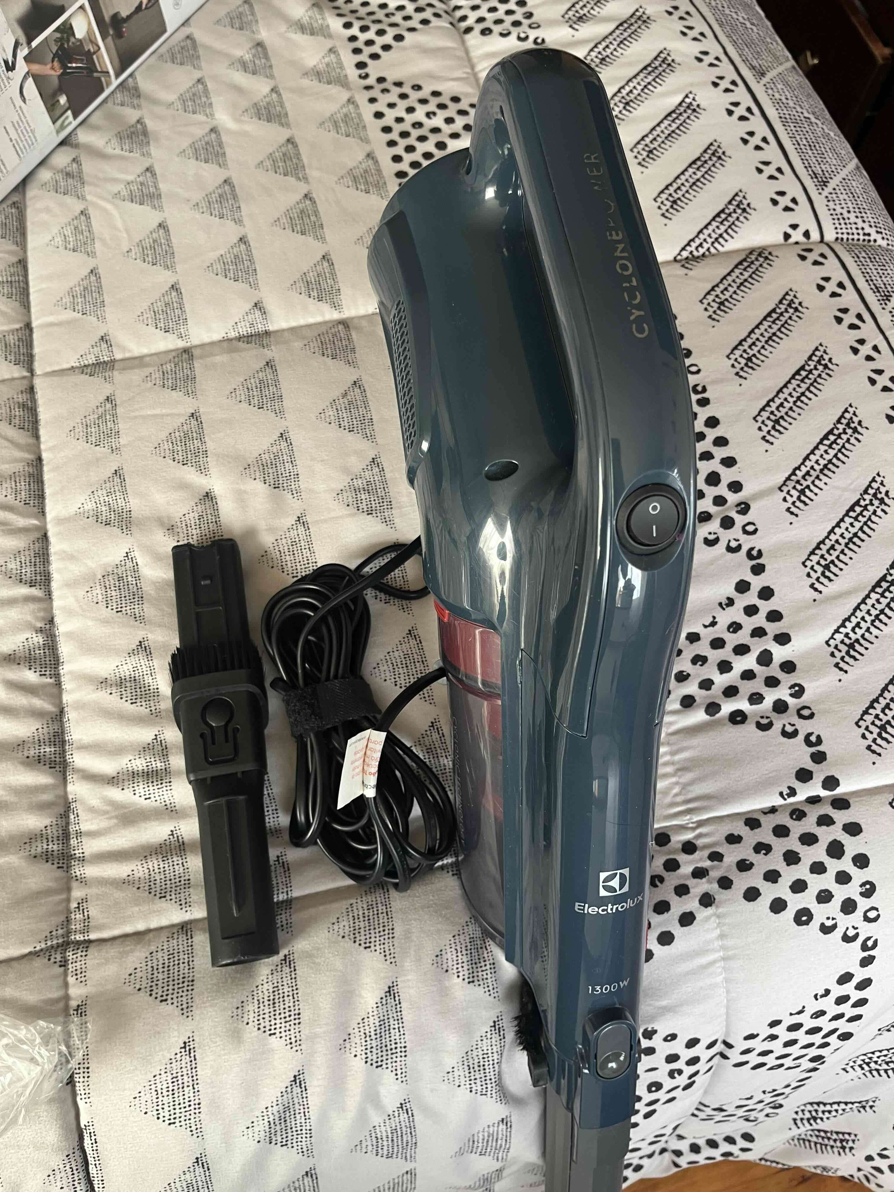 Aspiradora vertical Electrolux - miniatura 2