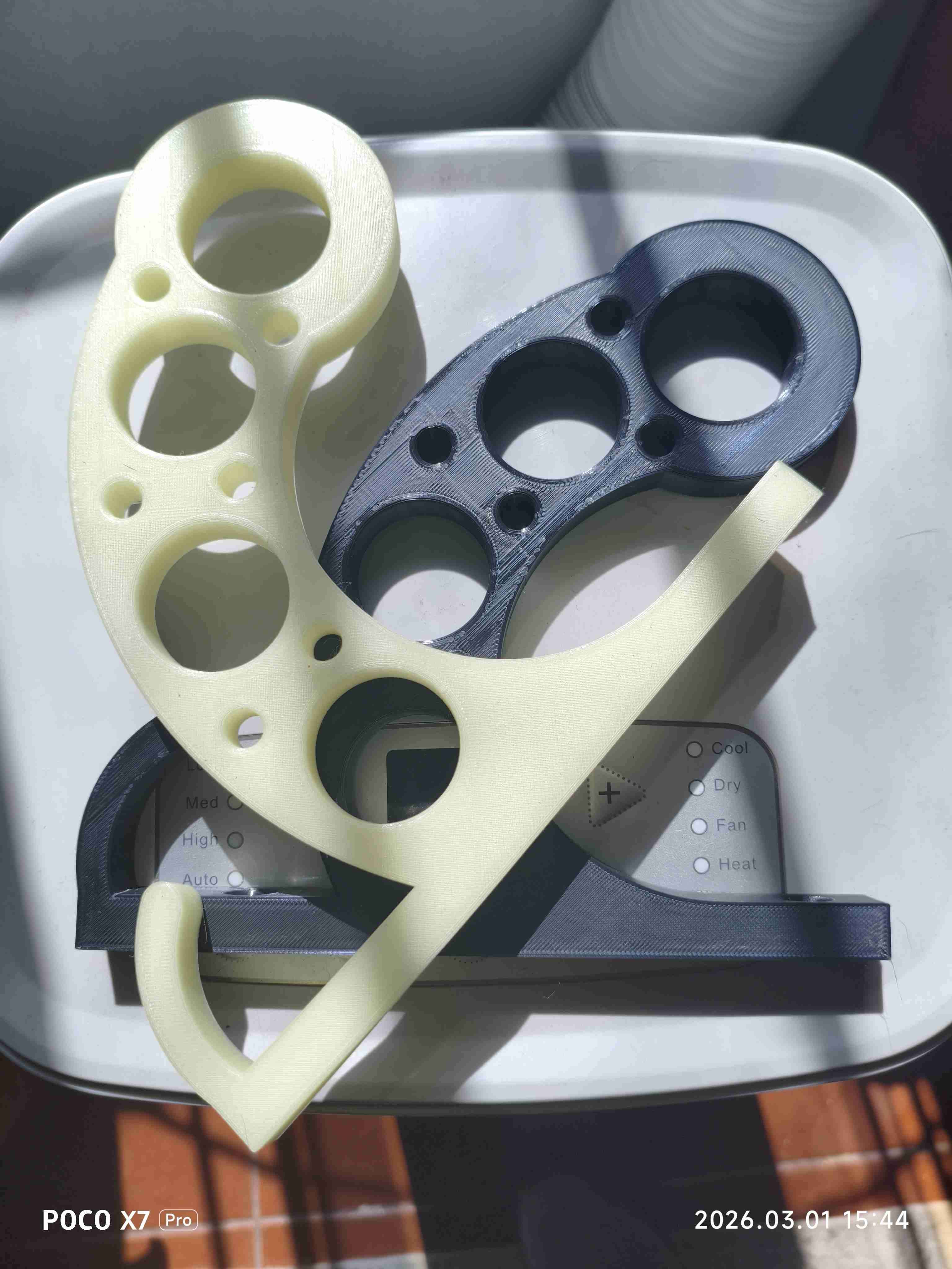 Colgador de casco fluorescente - miniatura 2