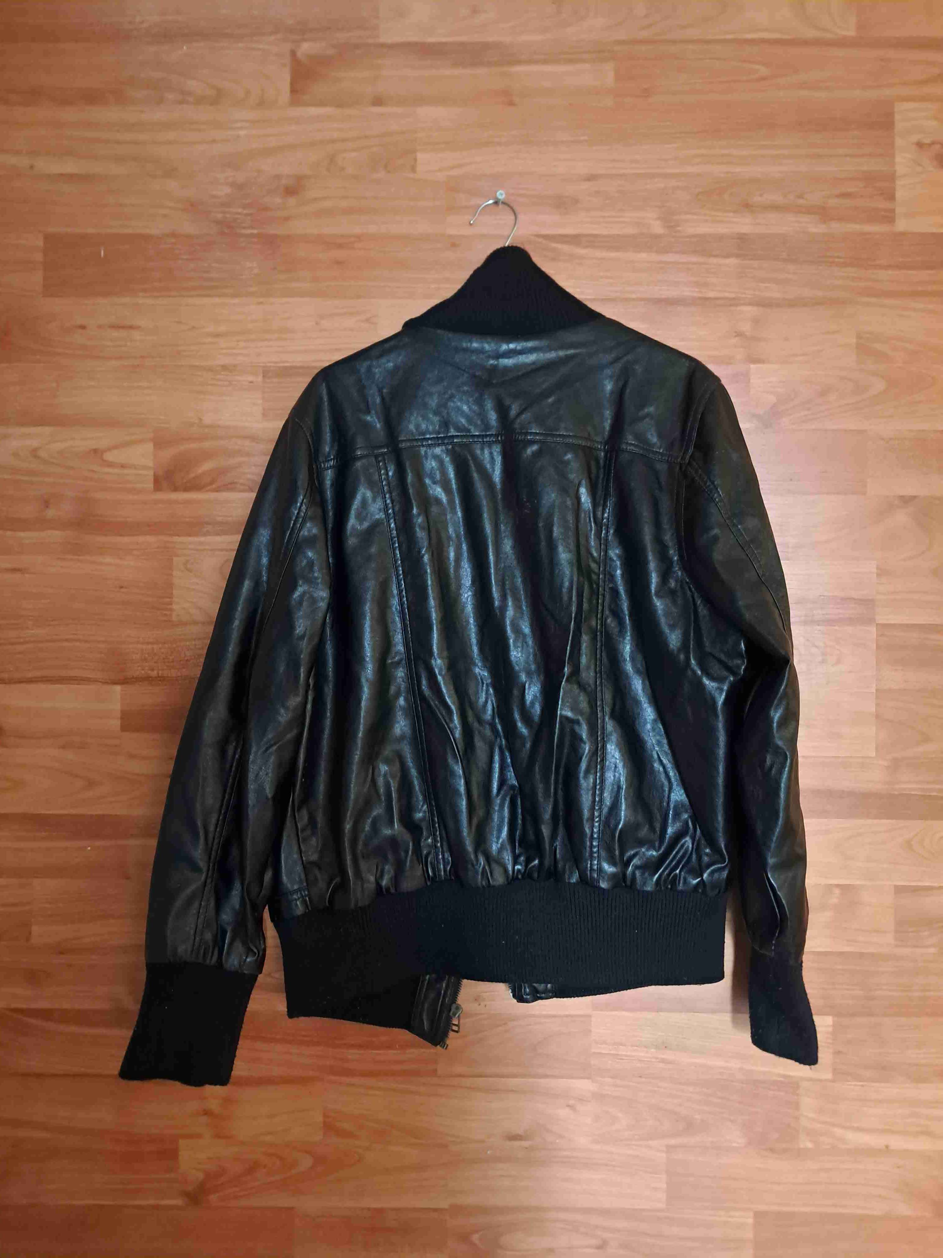 Chaqueta de cuero negra - miniatura 2