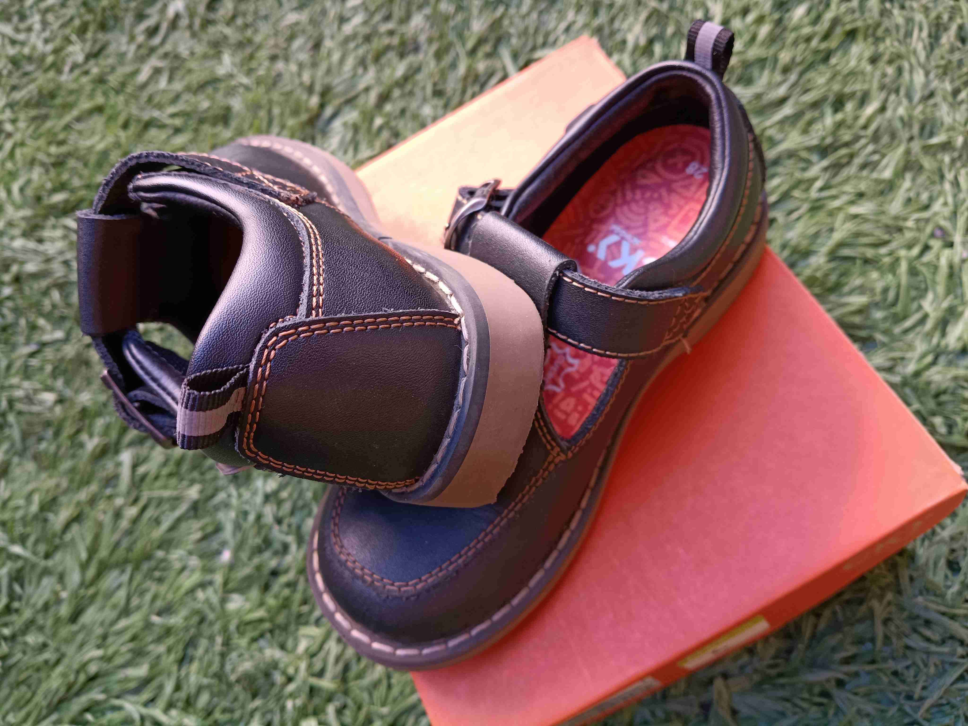 Zapatos negros para niños - miniatura 3