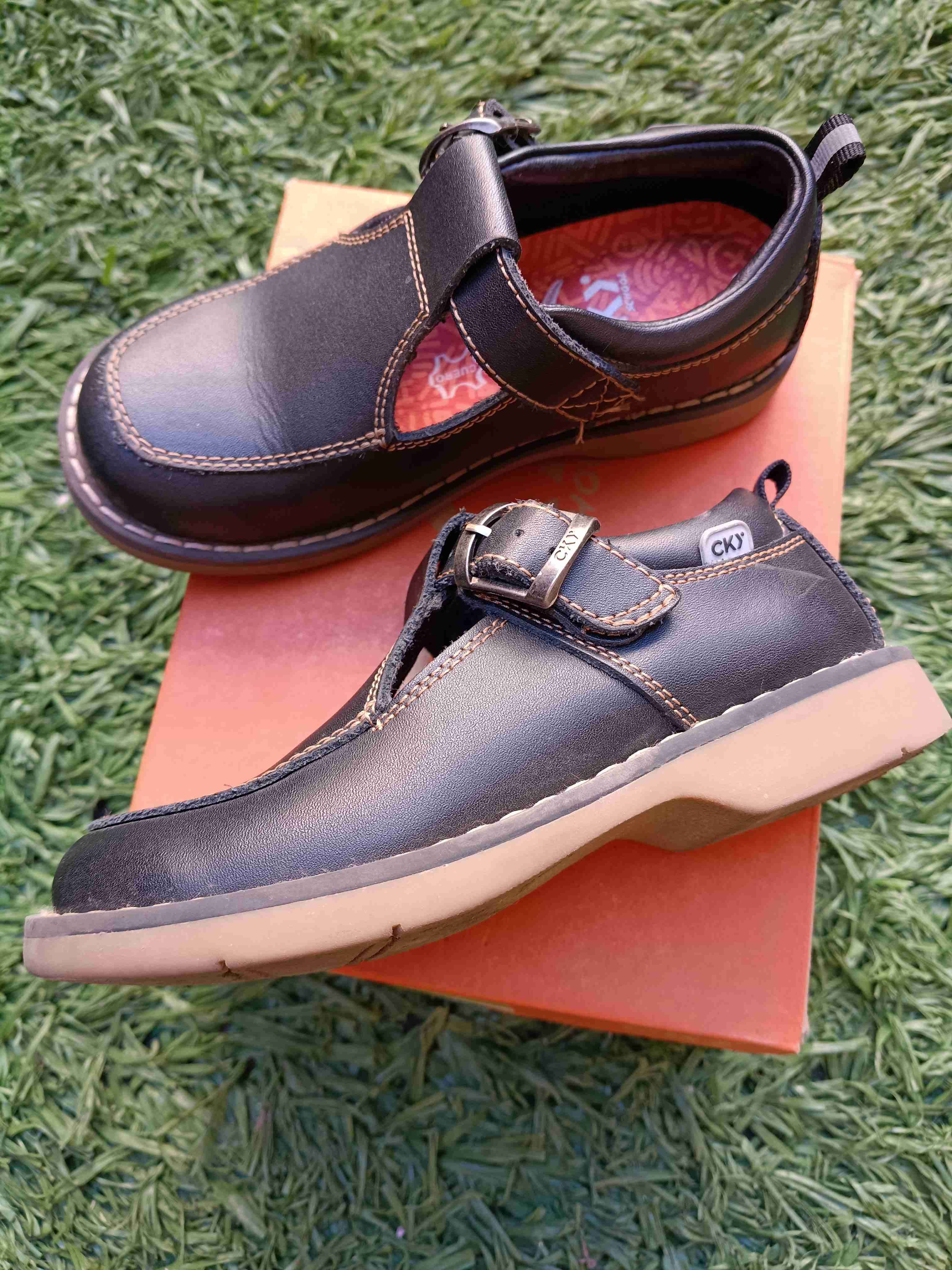 Zapatos negros para niños - miniatura 5