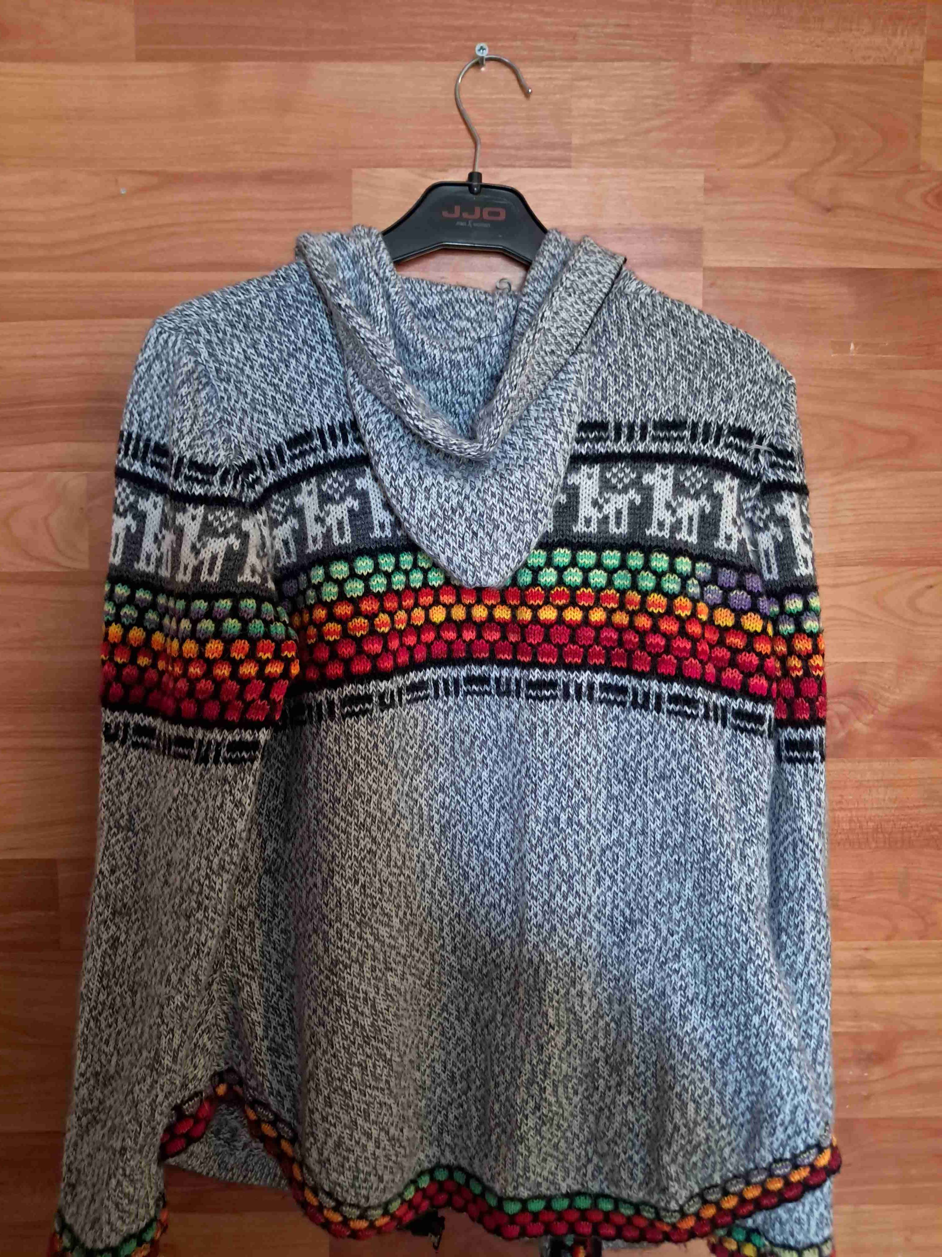 Chompa gris con diseño étnico - miniatura 3