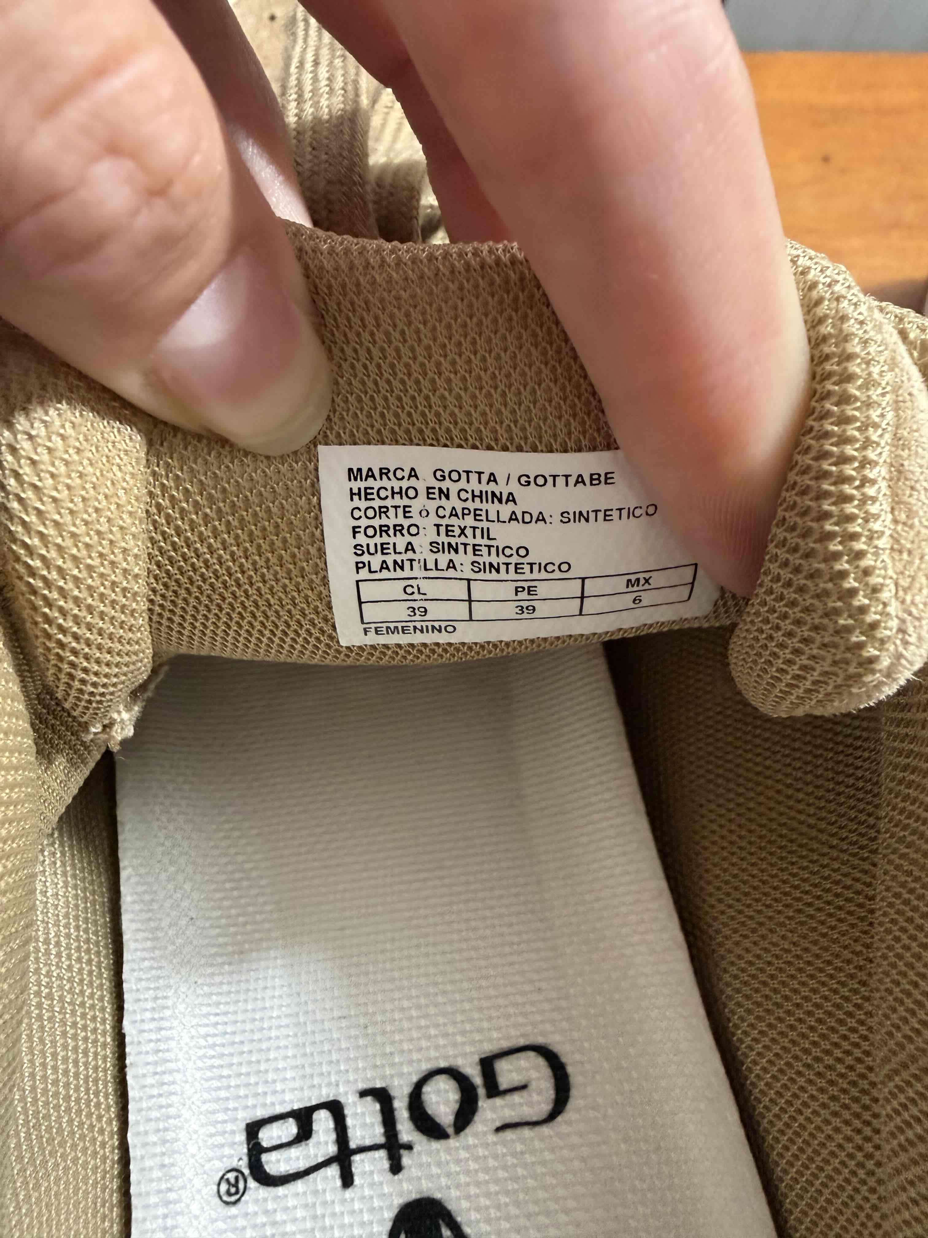 Zapatillas beige con franjas rosadas - miniatura 3