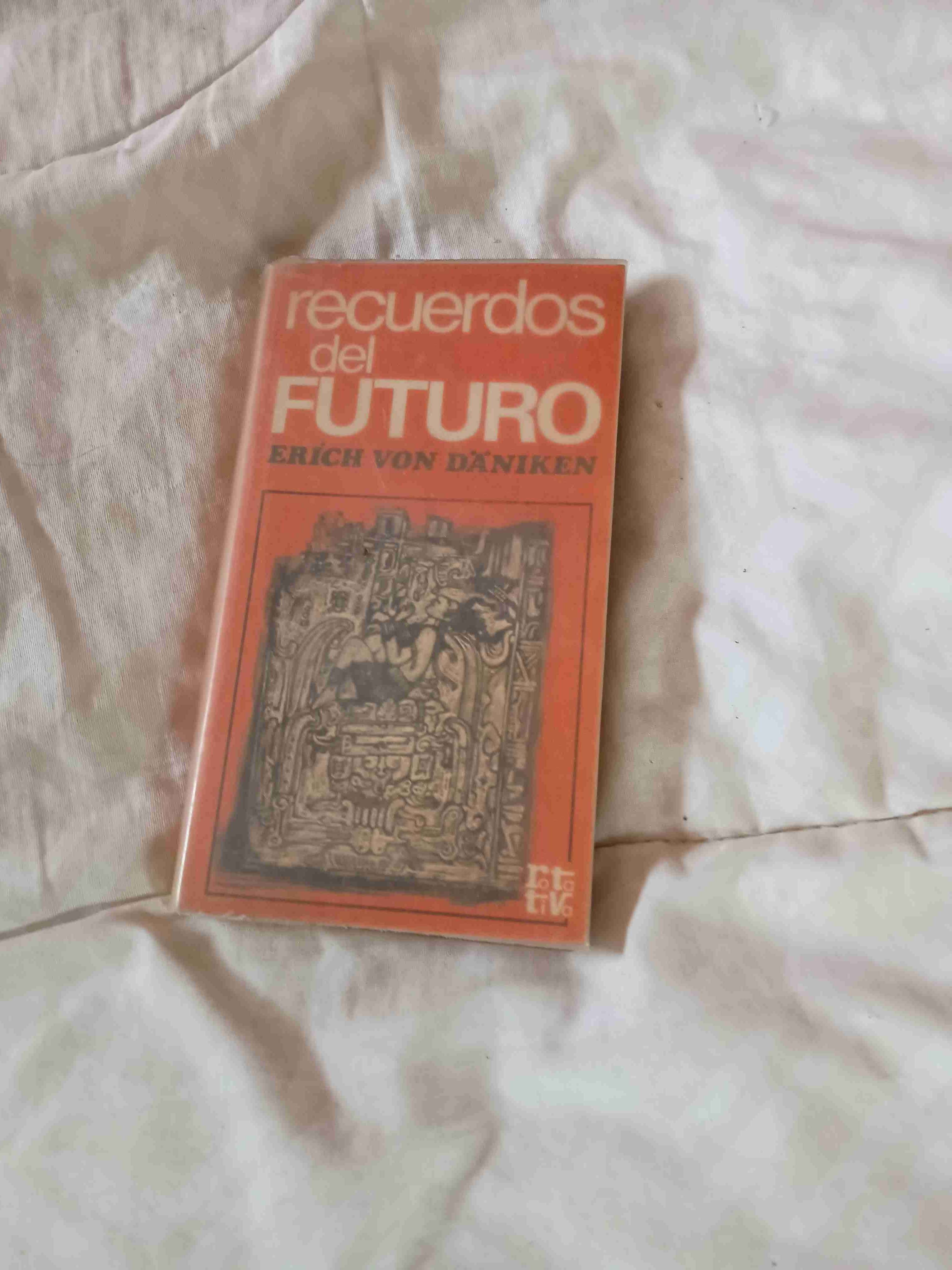 Libro 'Recuerdos del Futuro' - miniatura 1