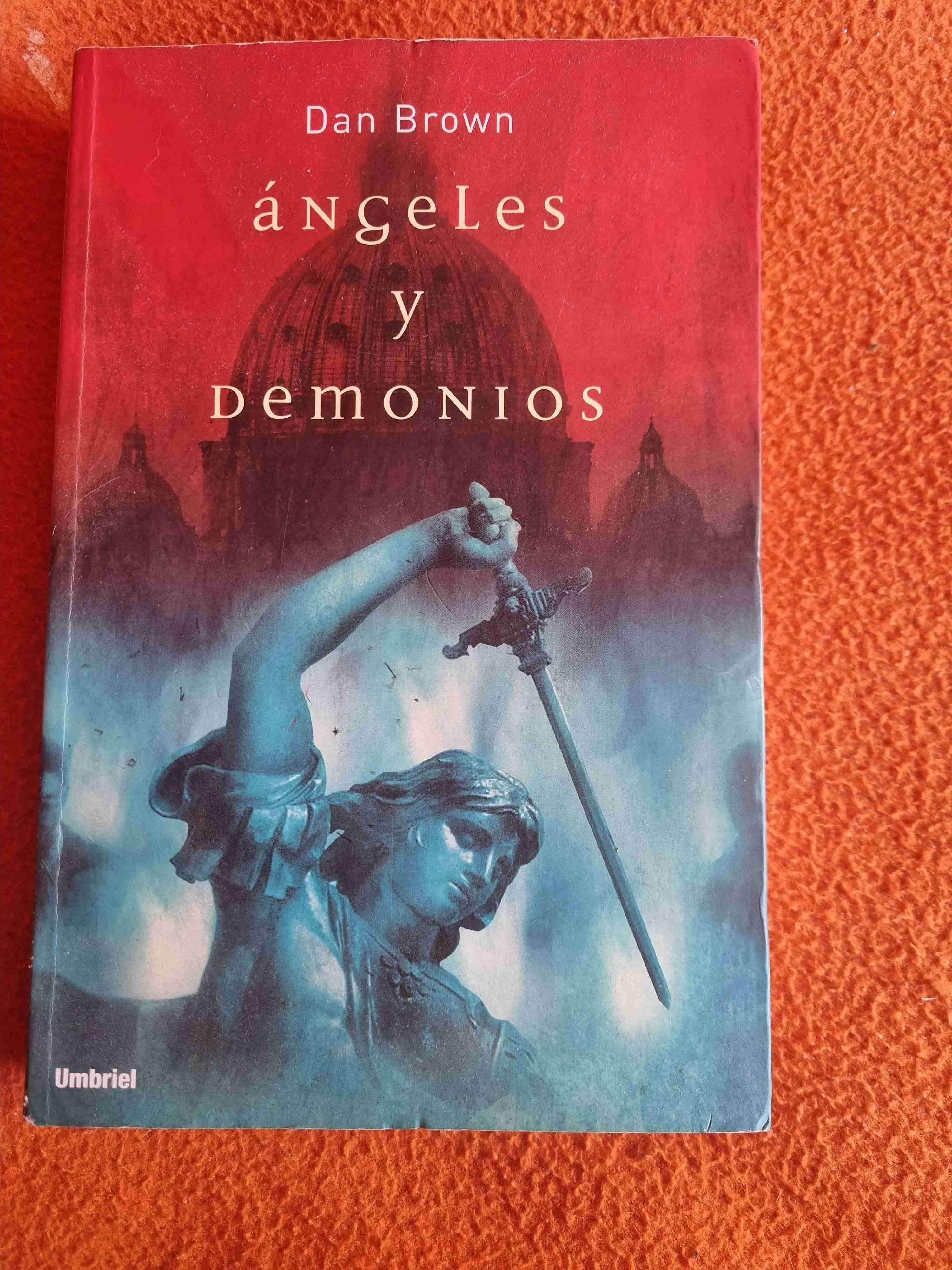 Ángeles y Demonios por Dan Brown - miniatura 1