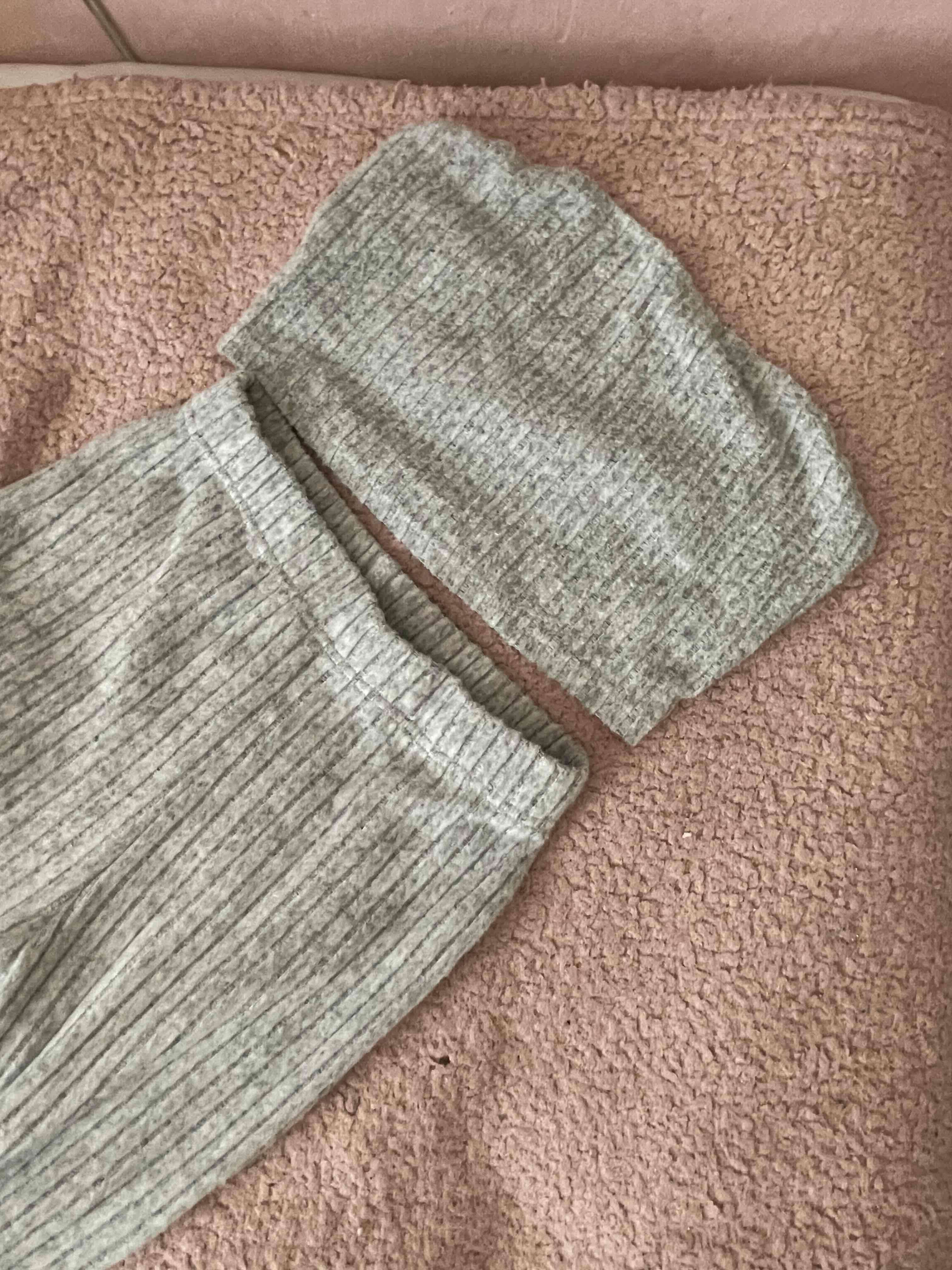 Conjunto top y pantalón gris - miniatura 1