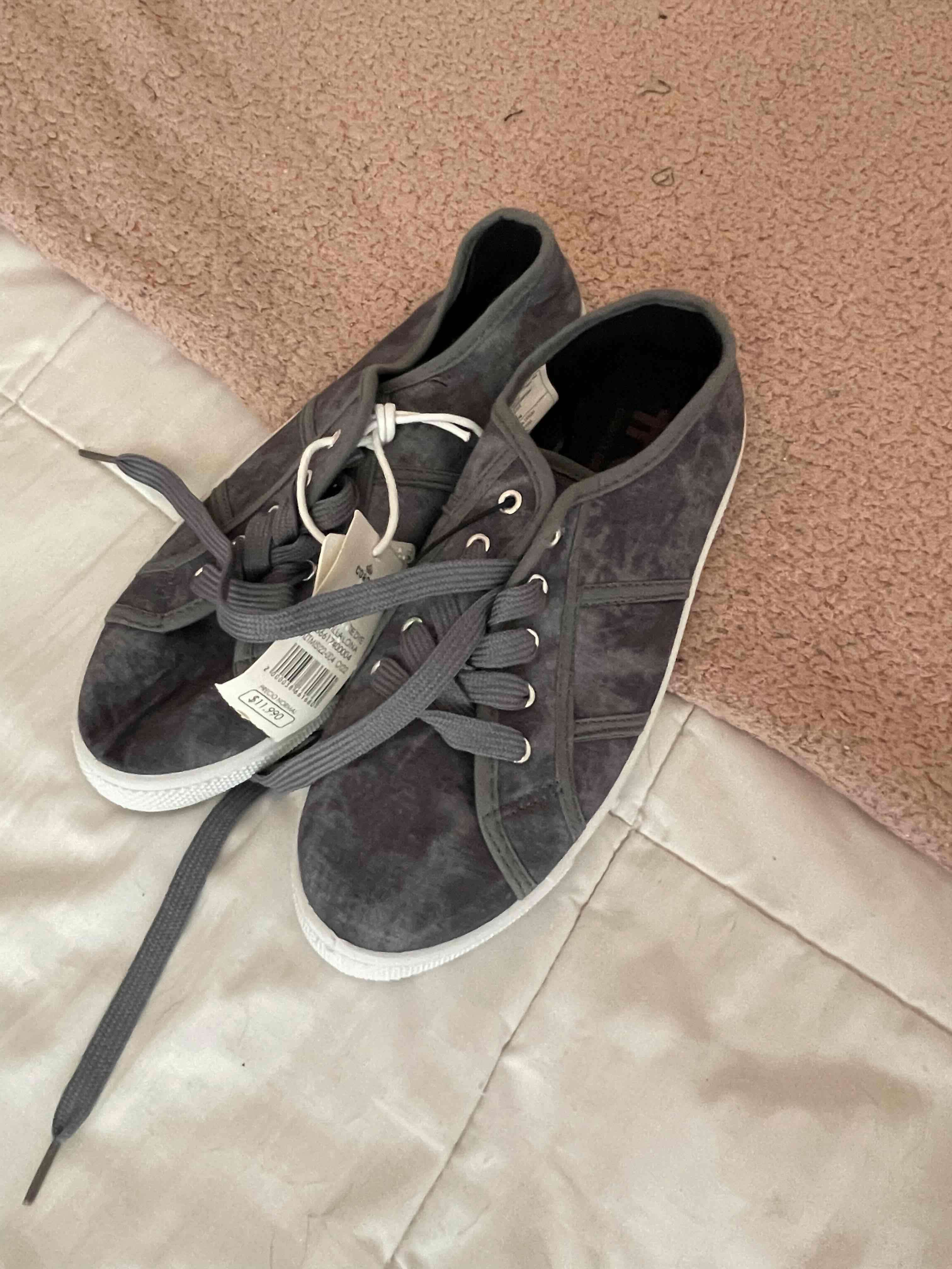 Zapatillas grises de gamuza - miniatura 1