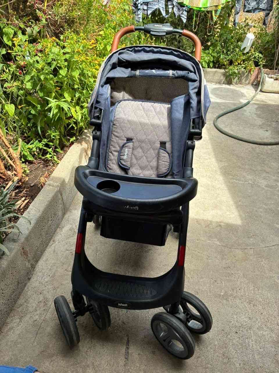 Coche de bebe Infanti con todos sus accesorios