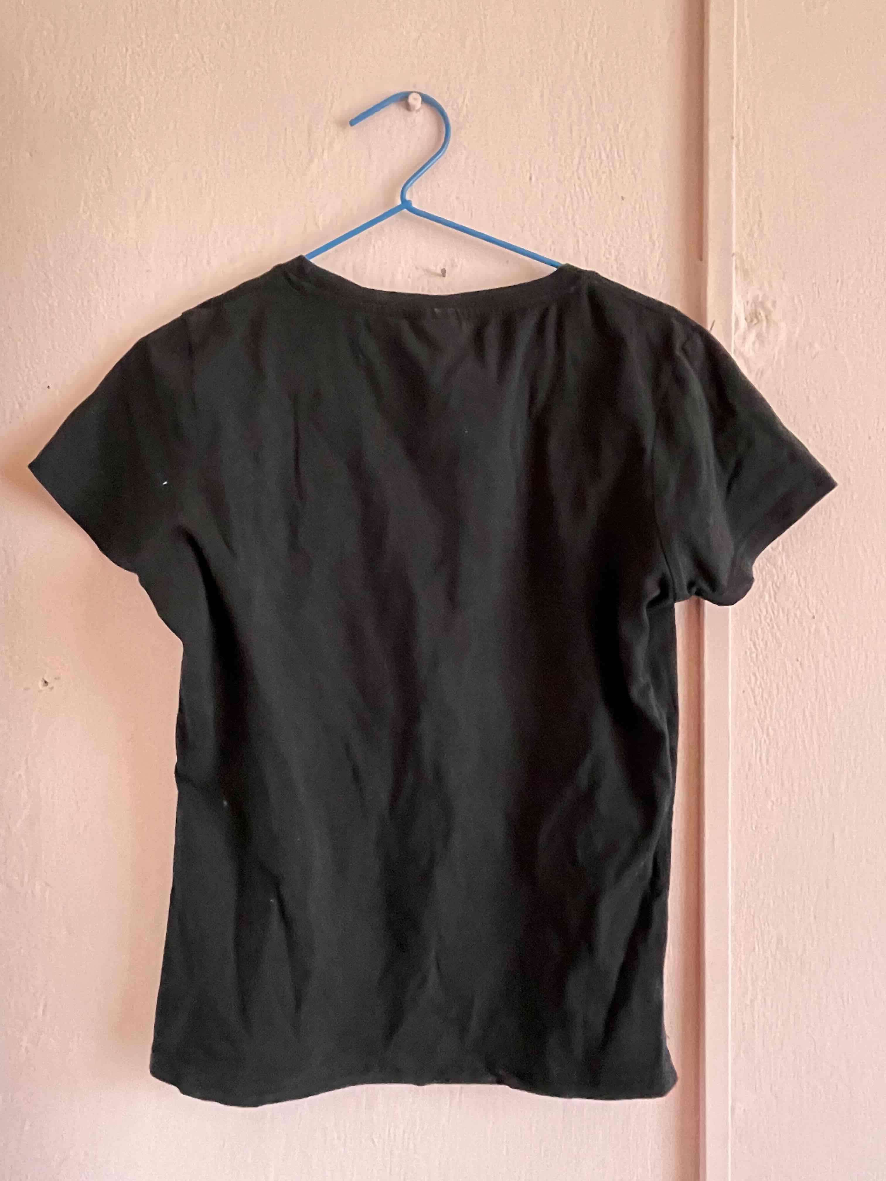 Polera negra Adidas con flores - miniatura 2