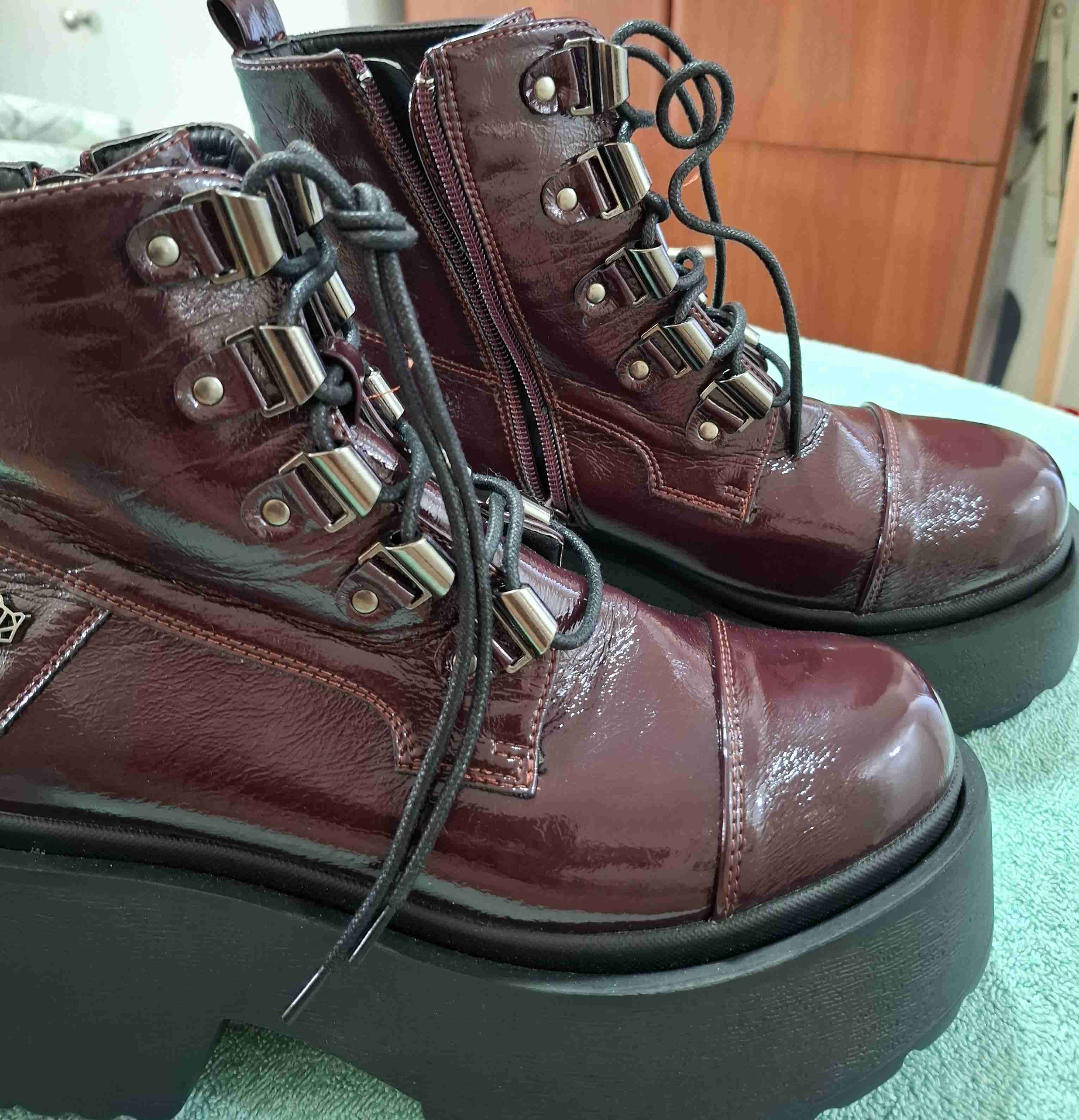 Botín Burdeo Mujer  marca  Gotta - miniatura 3