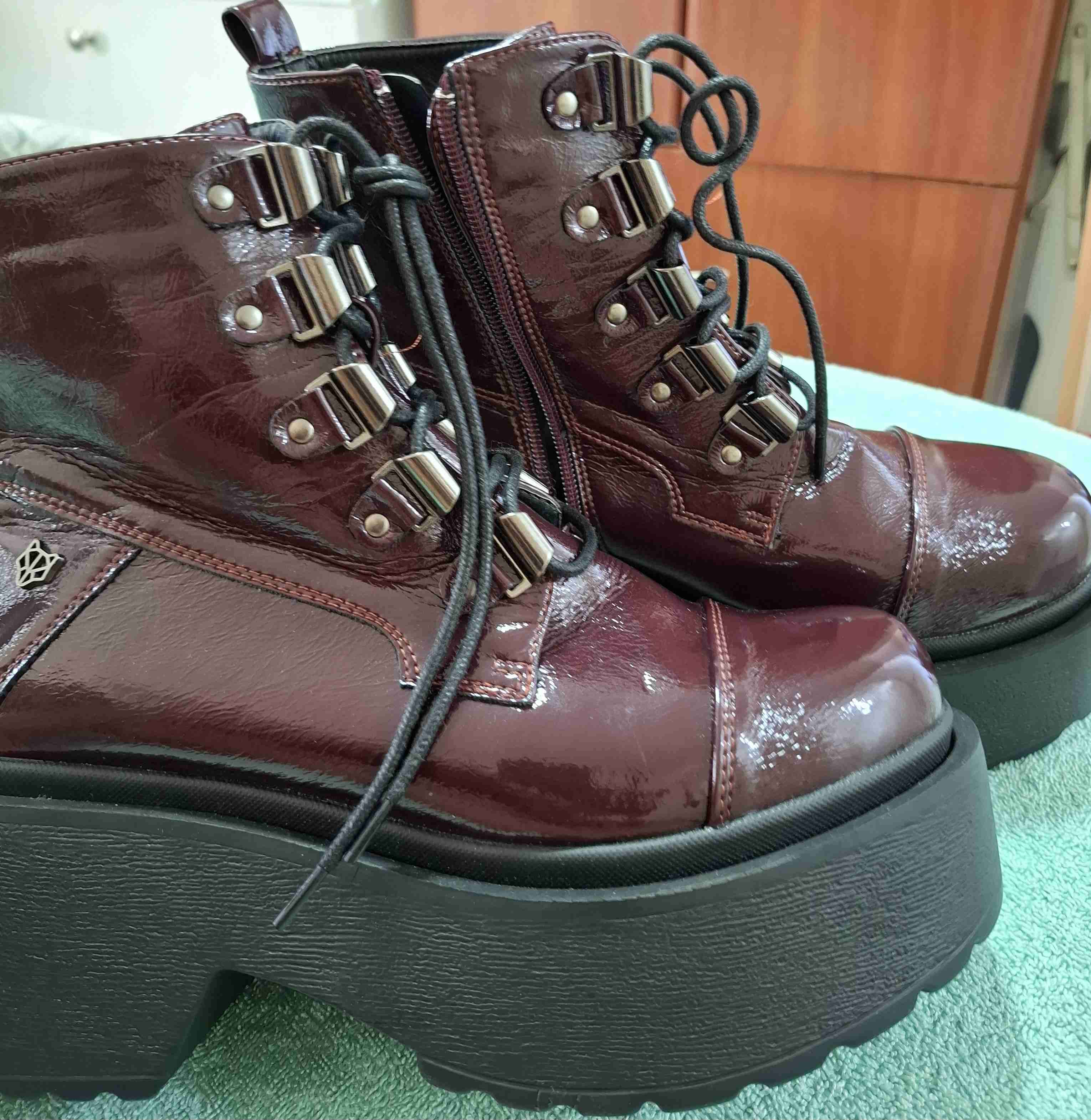 Botín Burdeo Mujer  marca  Gotta - miniatura 4