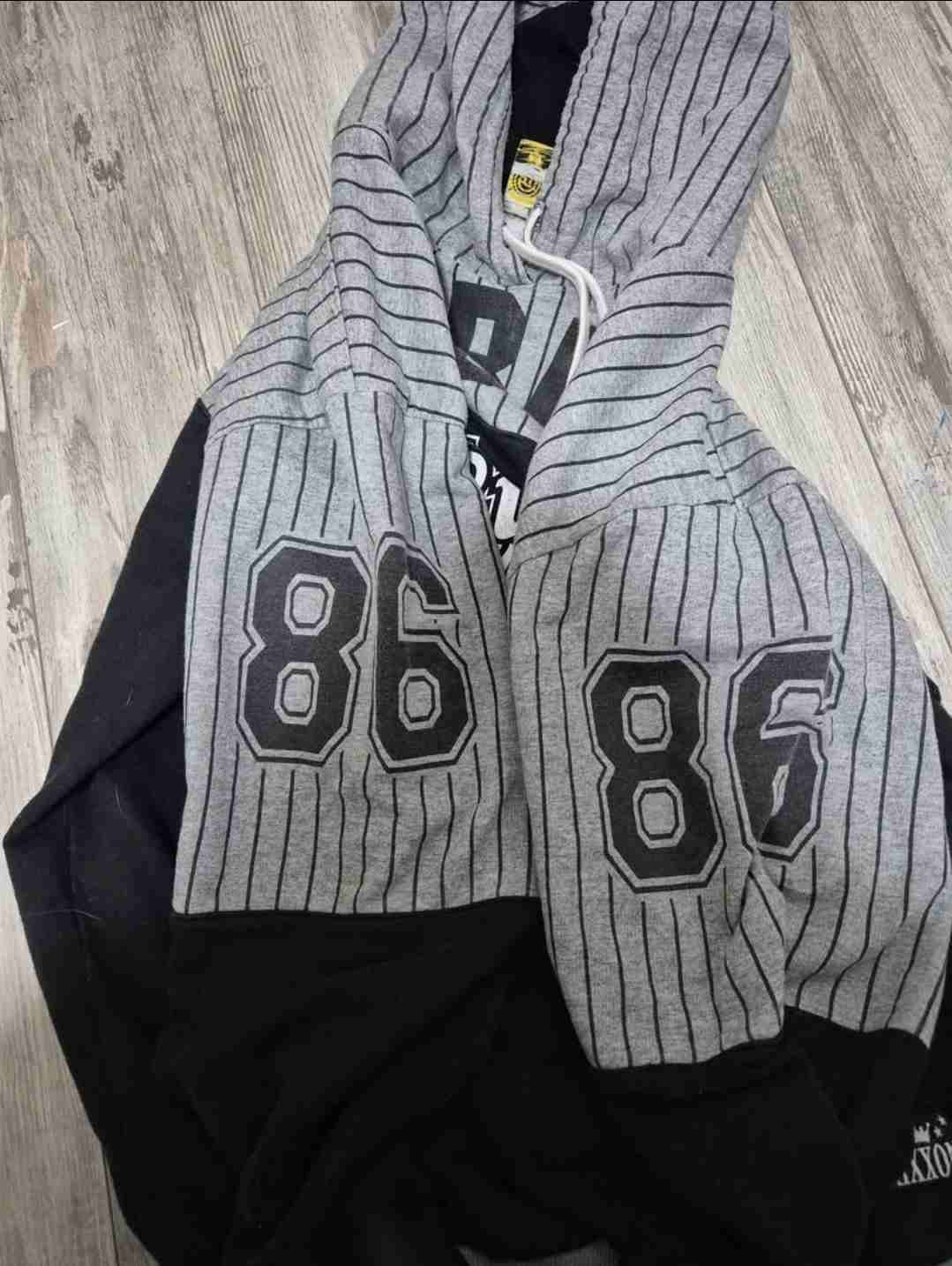 Polerón con capucha URBAN gris y negro - miniatura 4