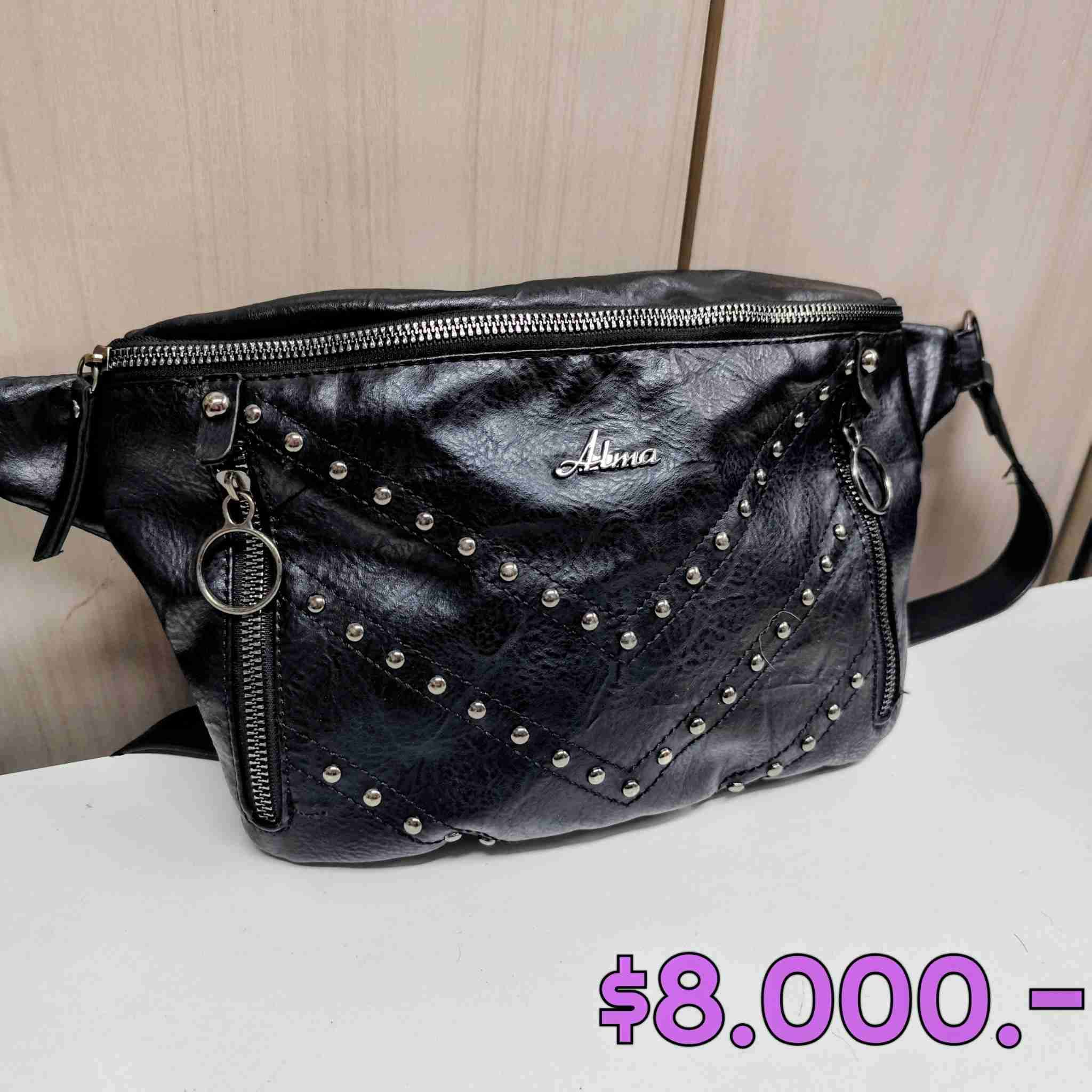 Banano negro con tachas marca Alma