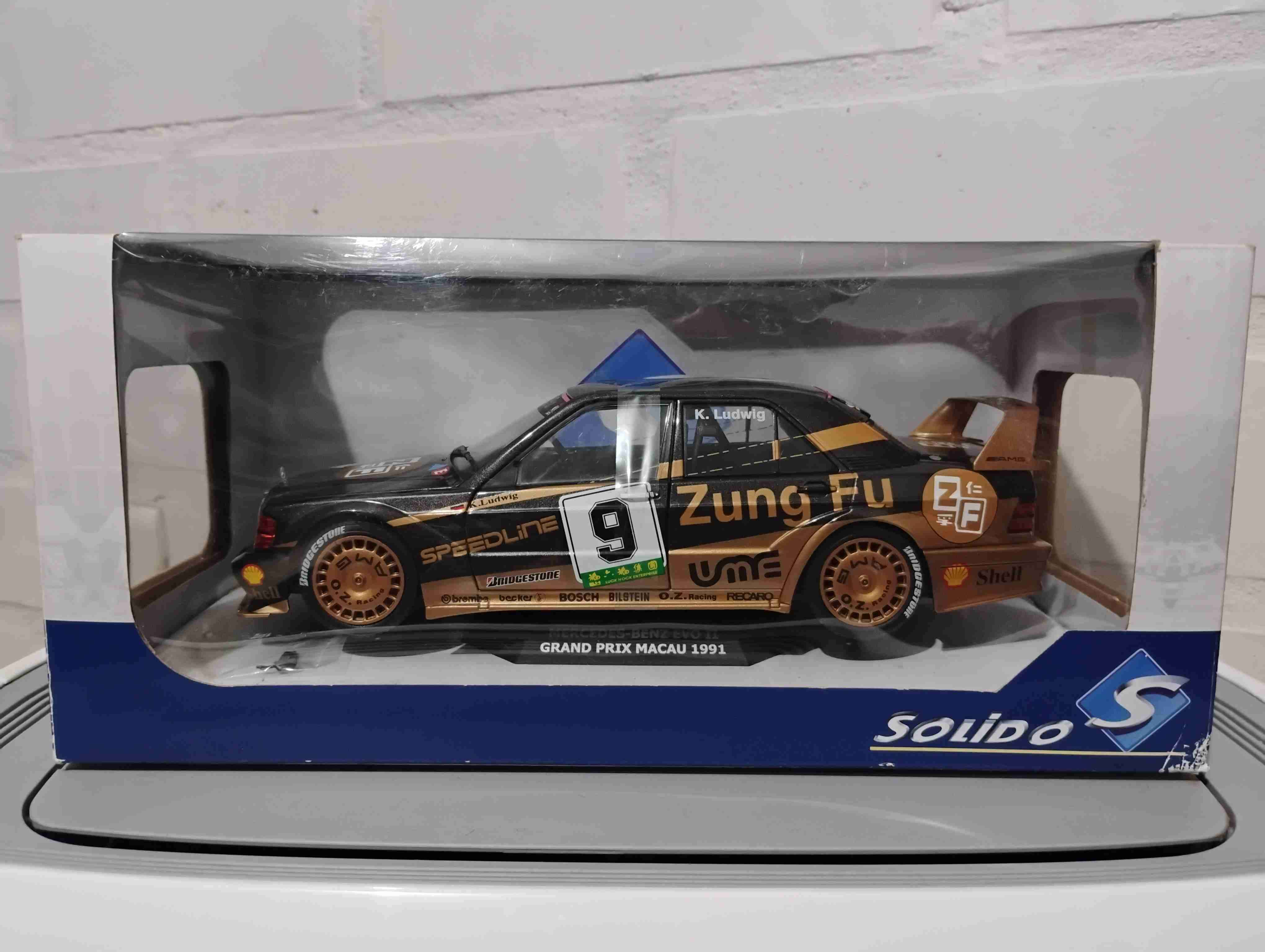 Mercedes-Benz EVO II escala  1/18 - miniatura 2