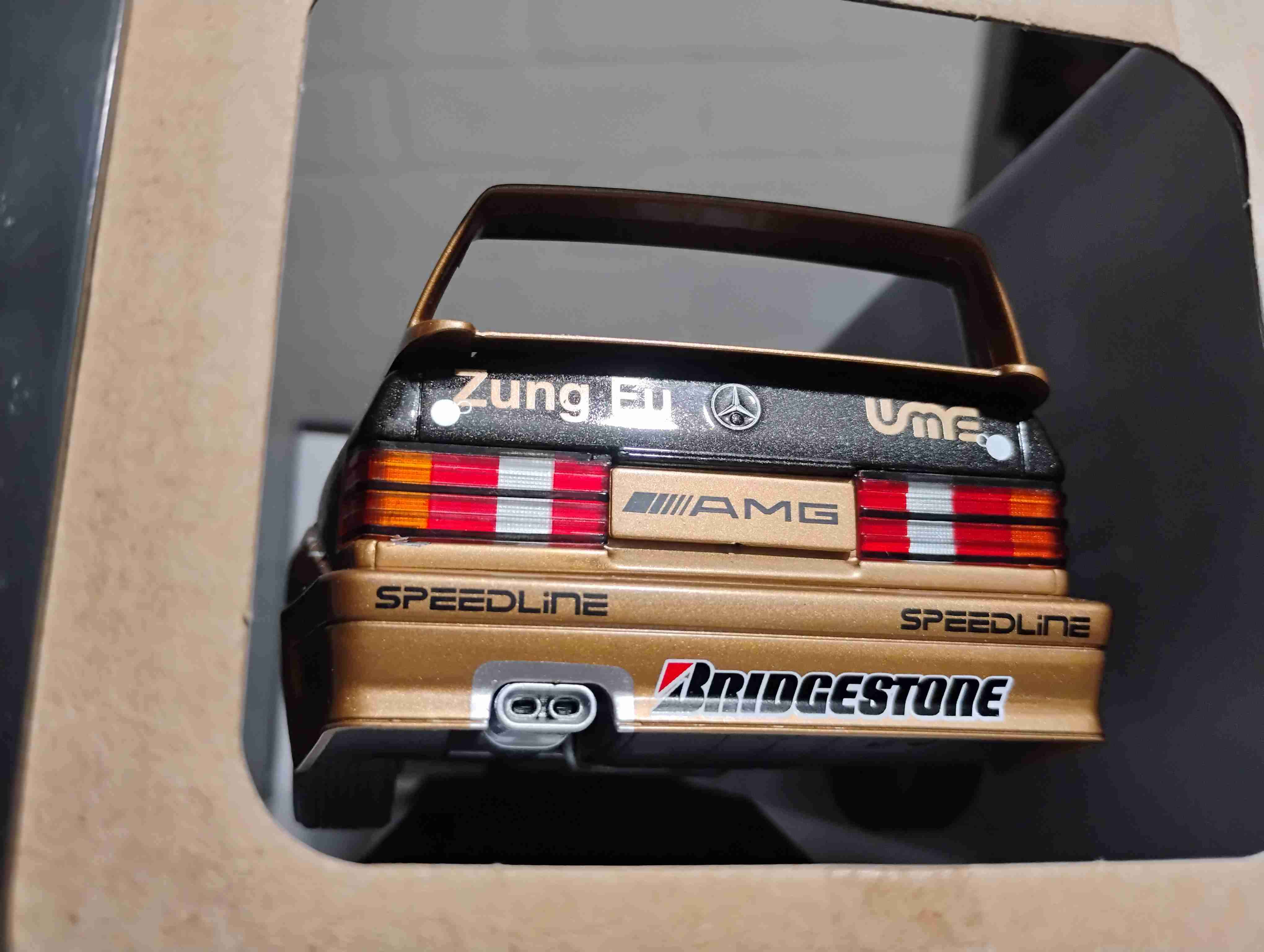 Mercedes-Benz EVO II escala  1/18 - miniatura 4