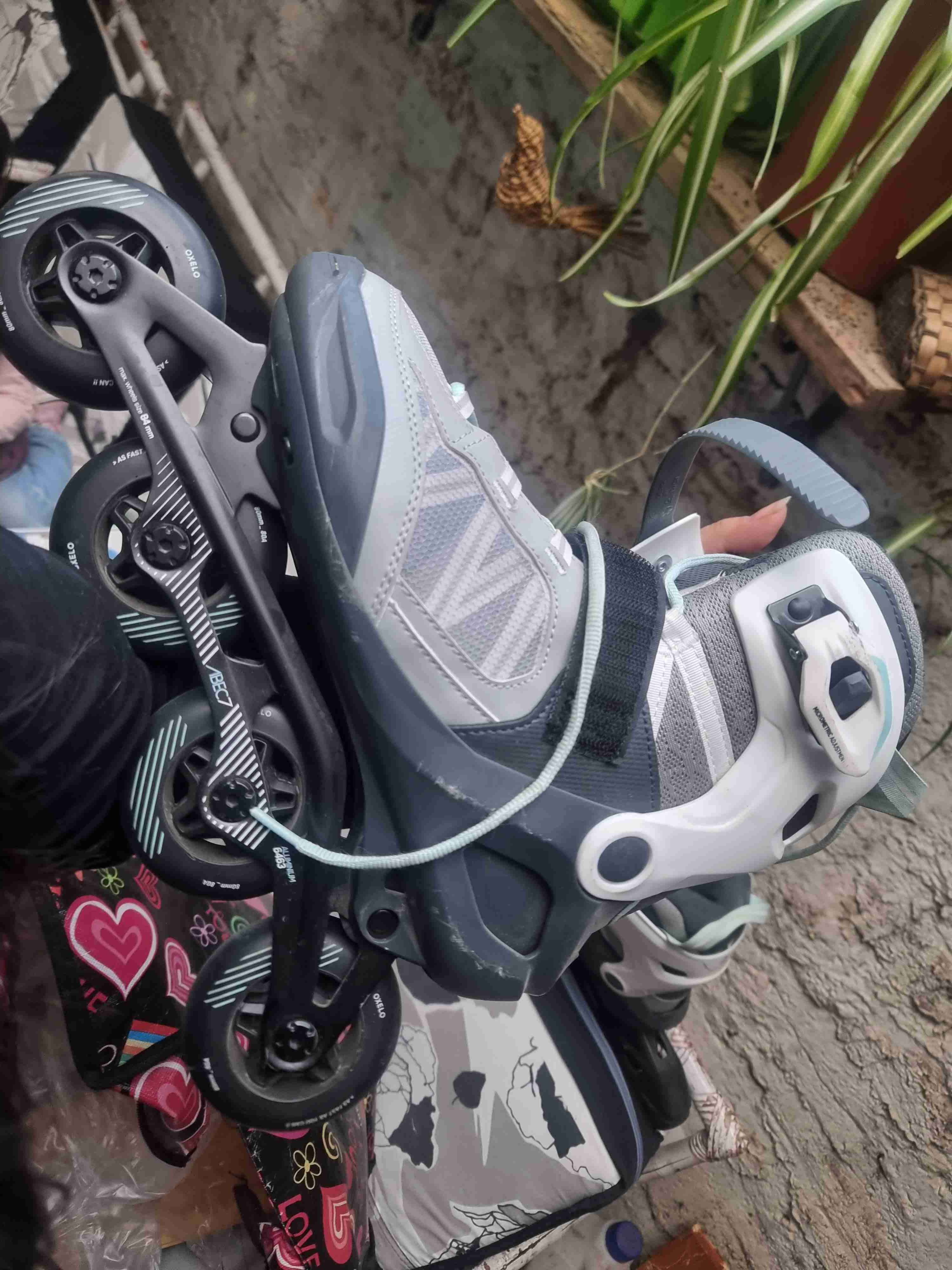 Patines en línea gris y blanco - miniatura 2