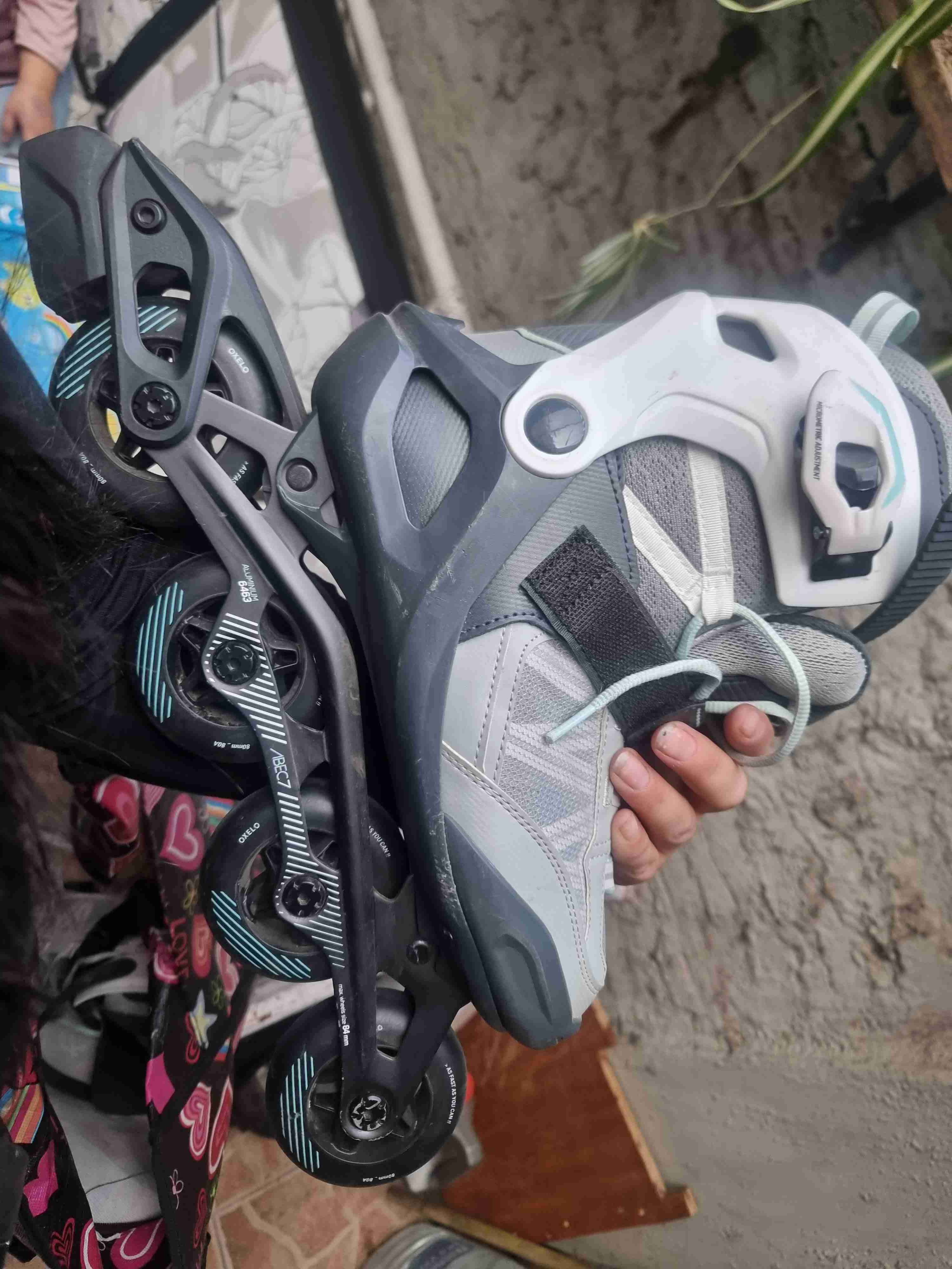 Patines en línea gris y blanco - miniatura 5