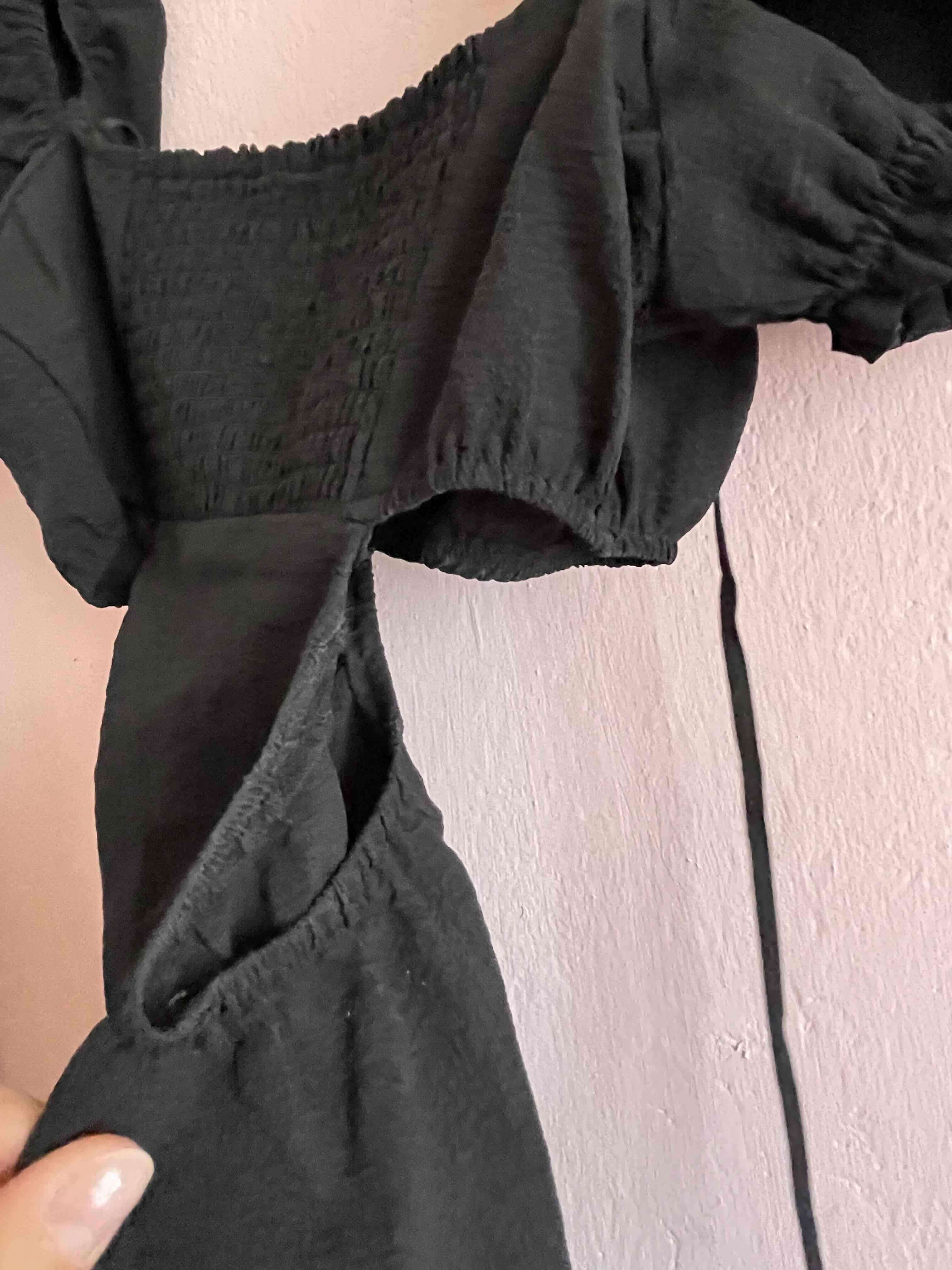 Vestido negro con mangas abullonadas - miniatura 3