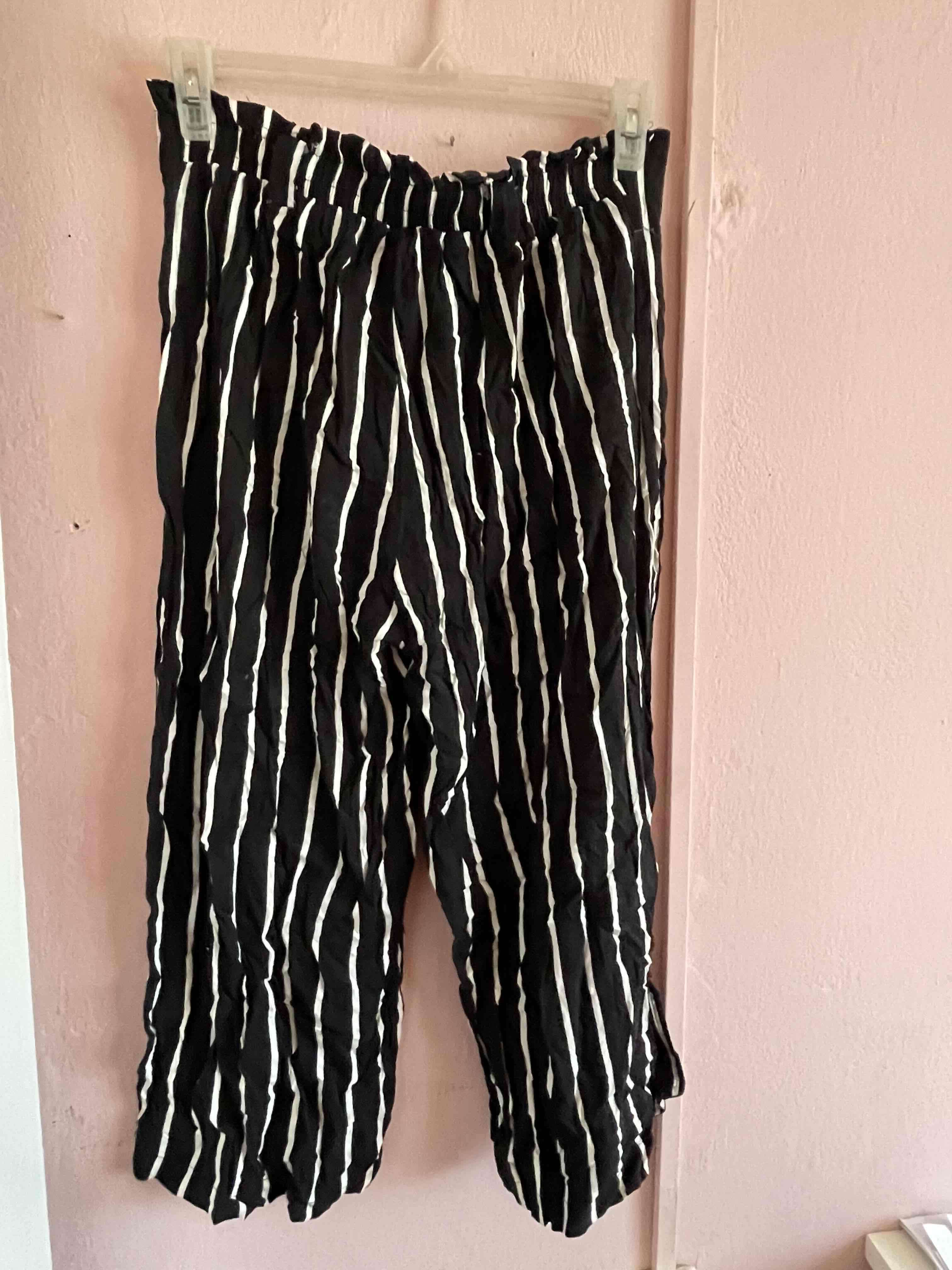 Pantalón negro a rayas - miniatura 1