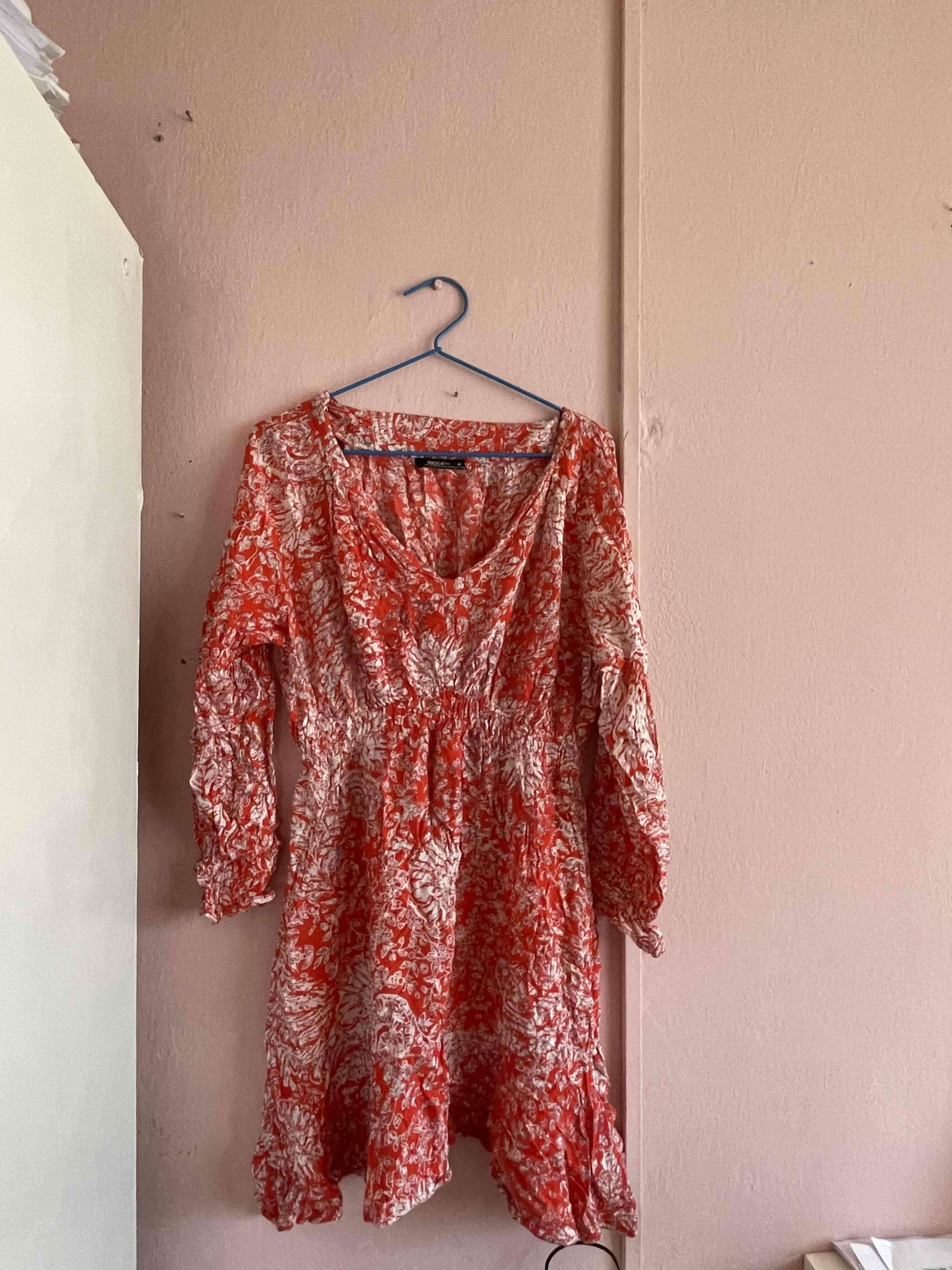 Vestido rojo estampado floral - miniatura 1