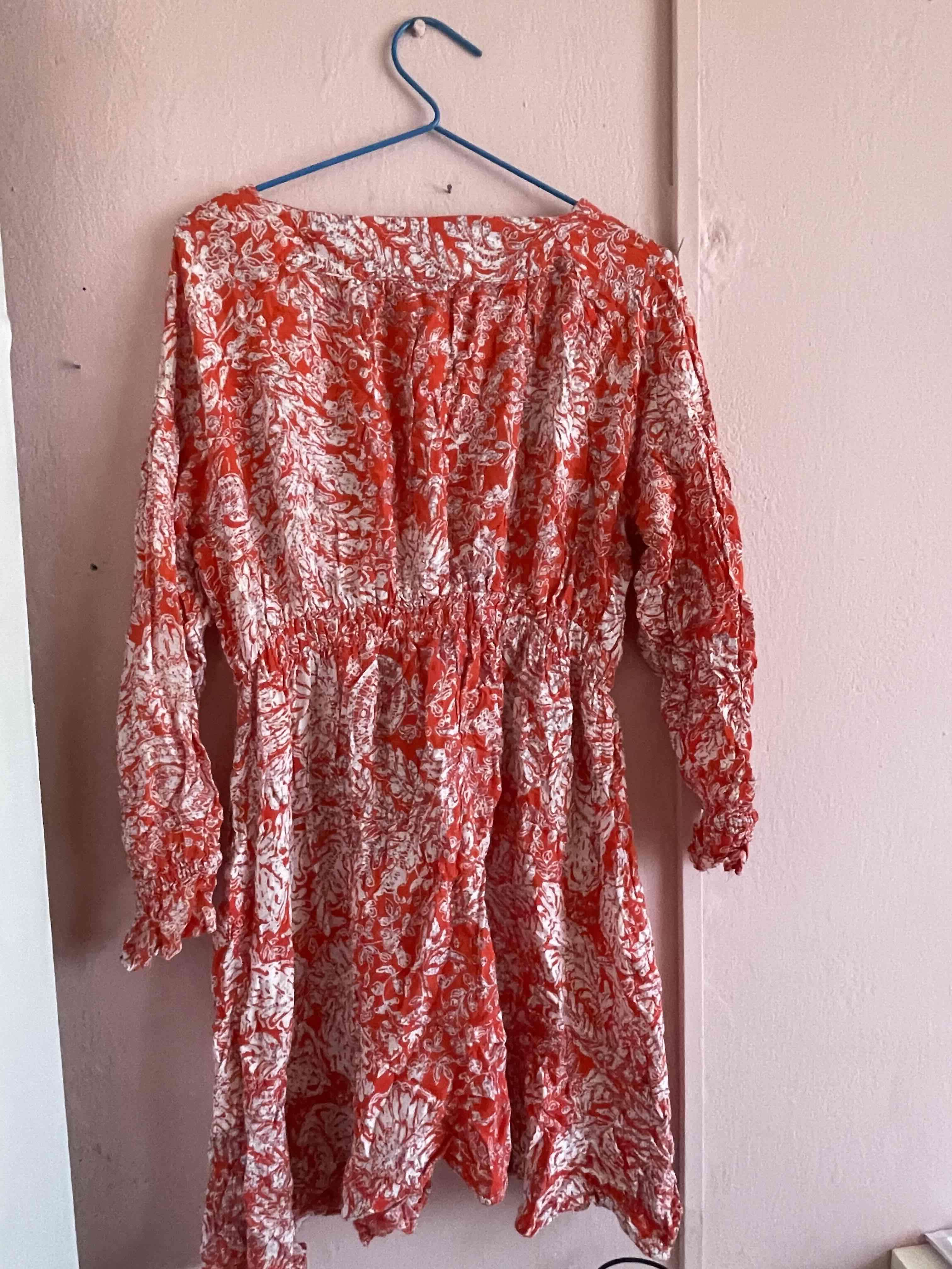 Vestido rojo estampado floral - miniatura 2