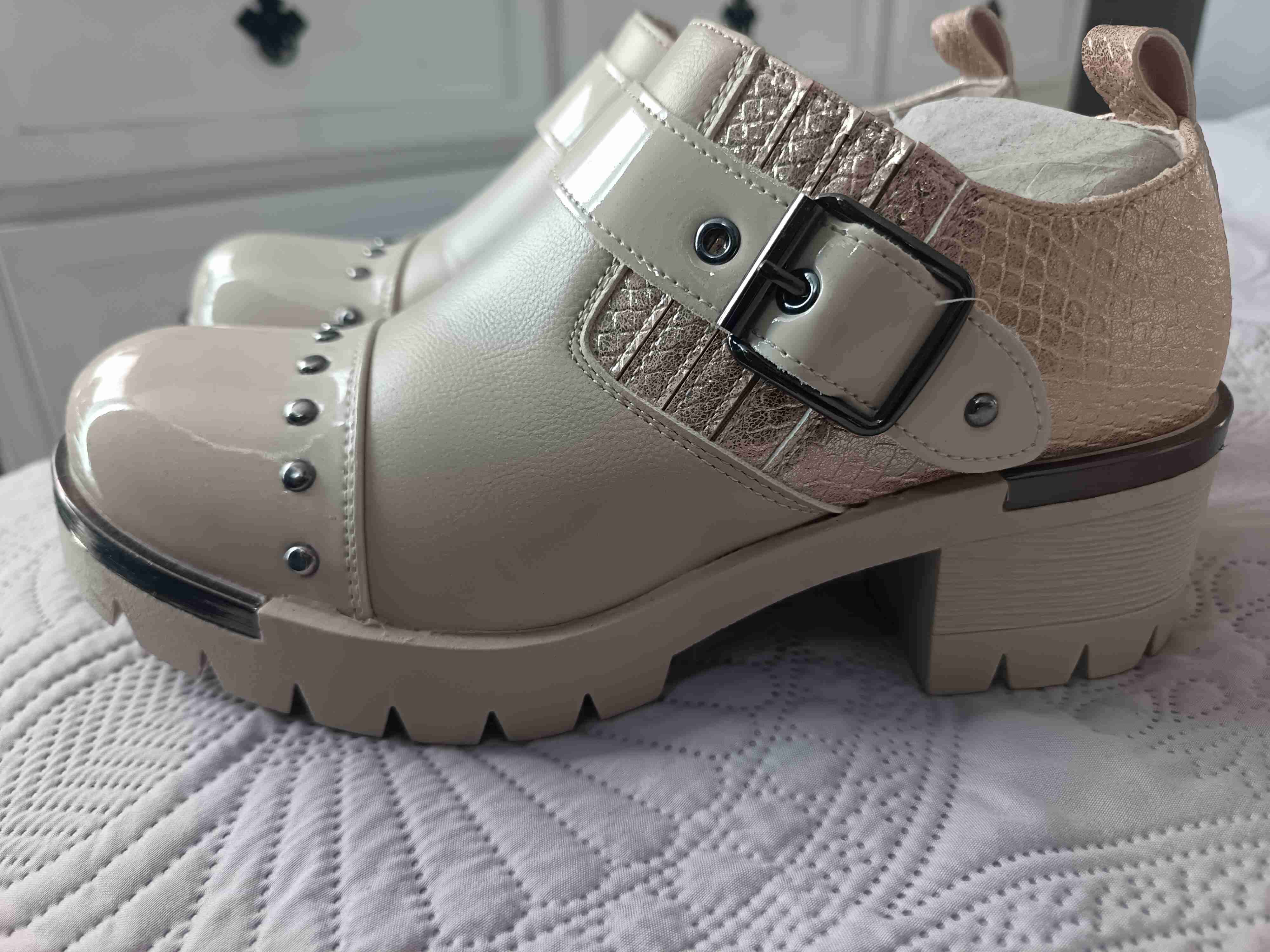 Botines beige con hebillas - miniatura 2