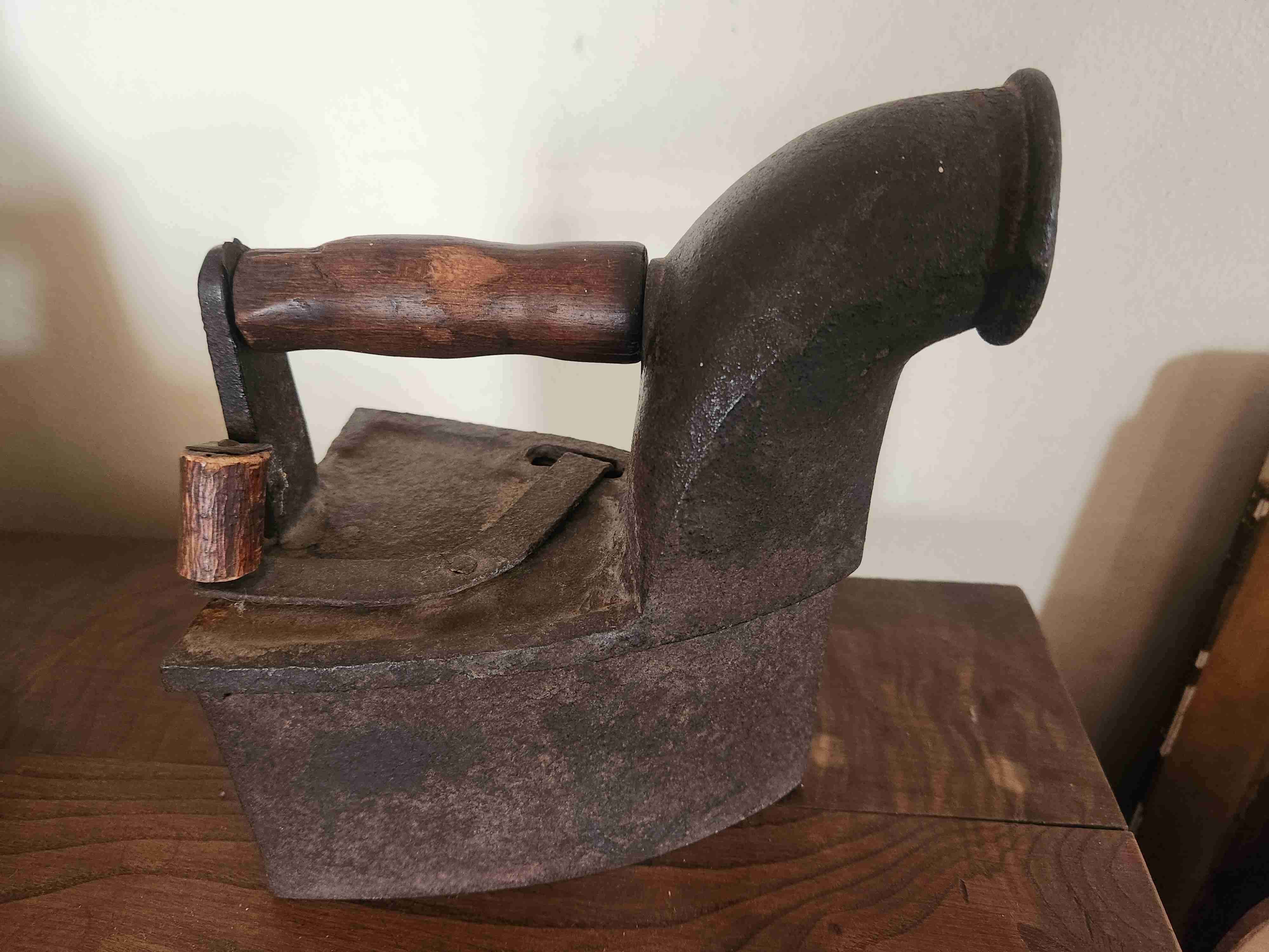 Plancha antigua de hierro - miniatura 1