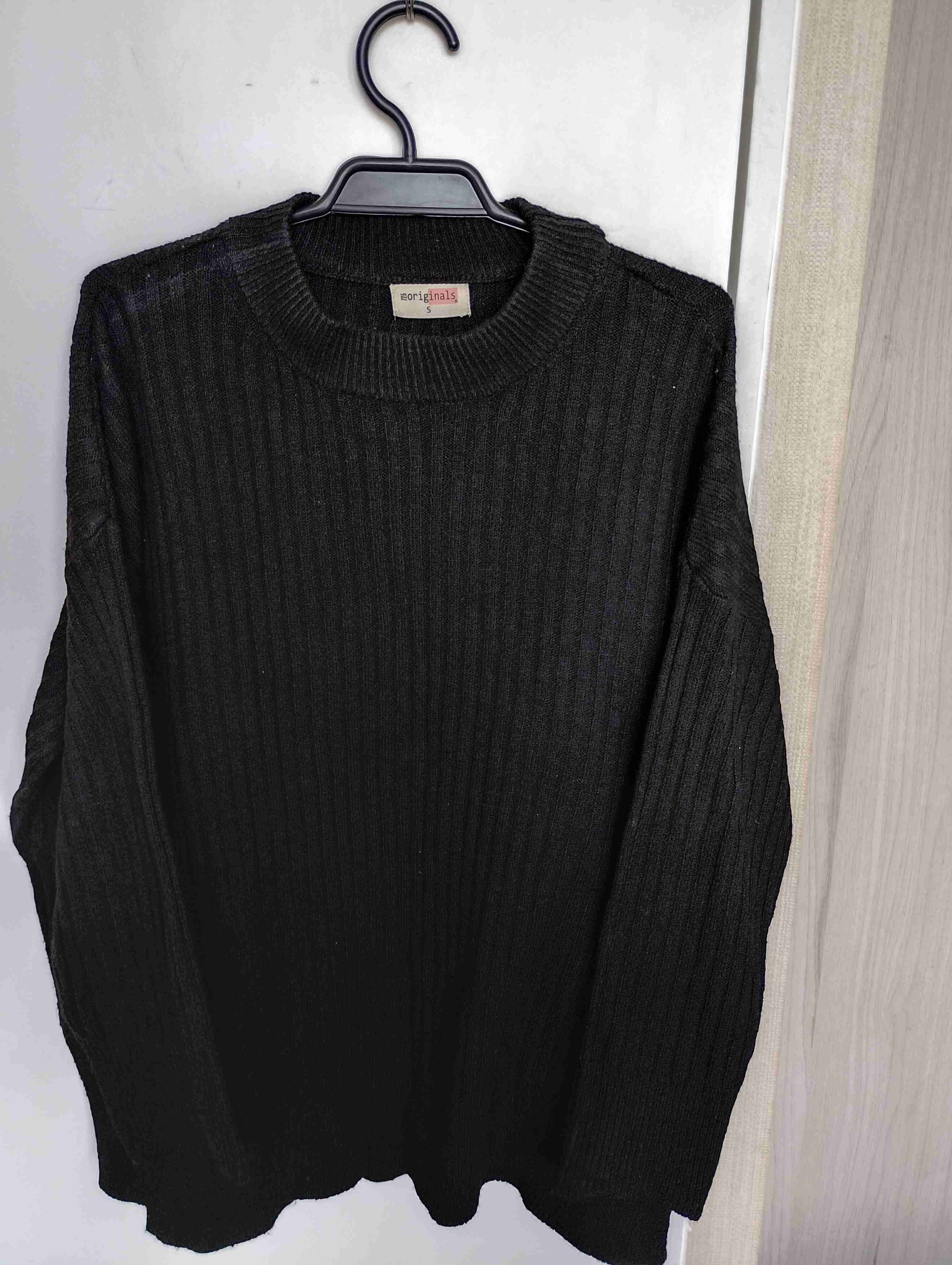 Suéter negro de punto - miniatura 4