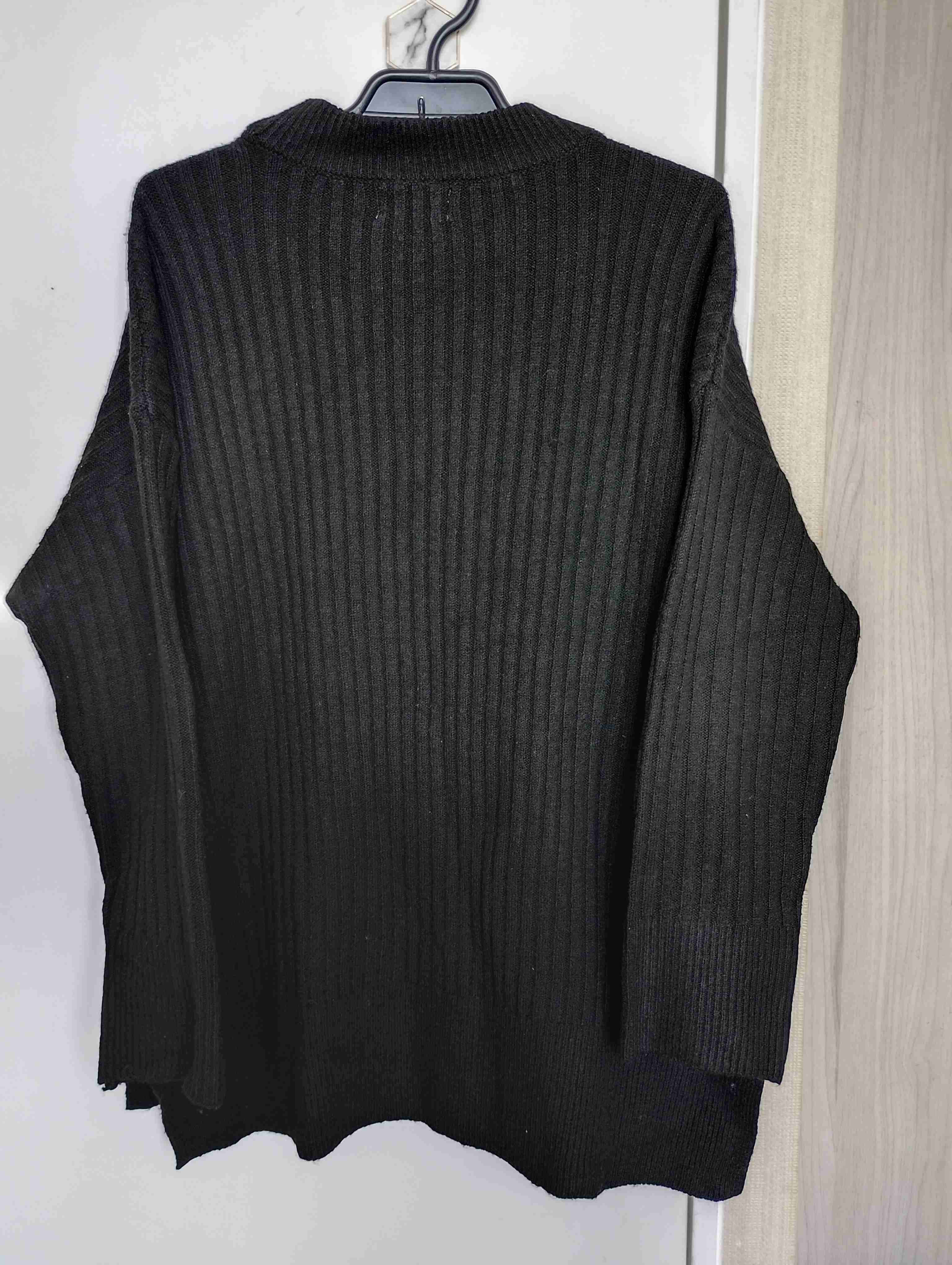 Suéter negro de punto - miniatura 5