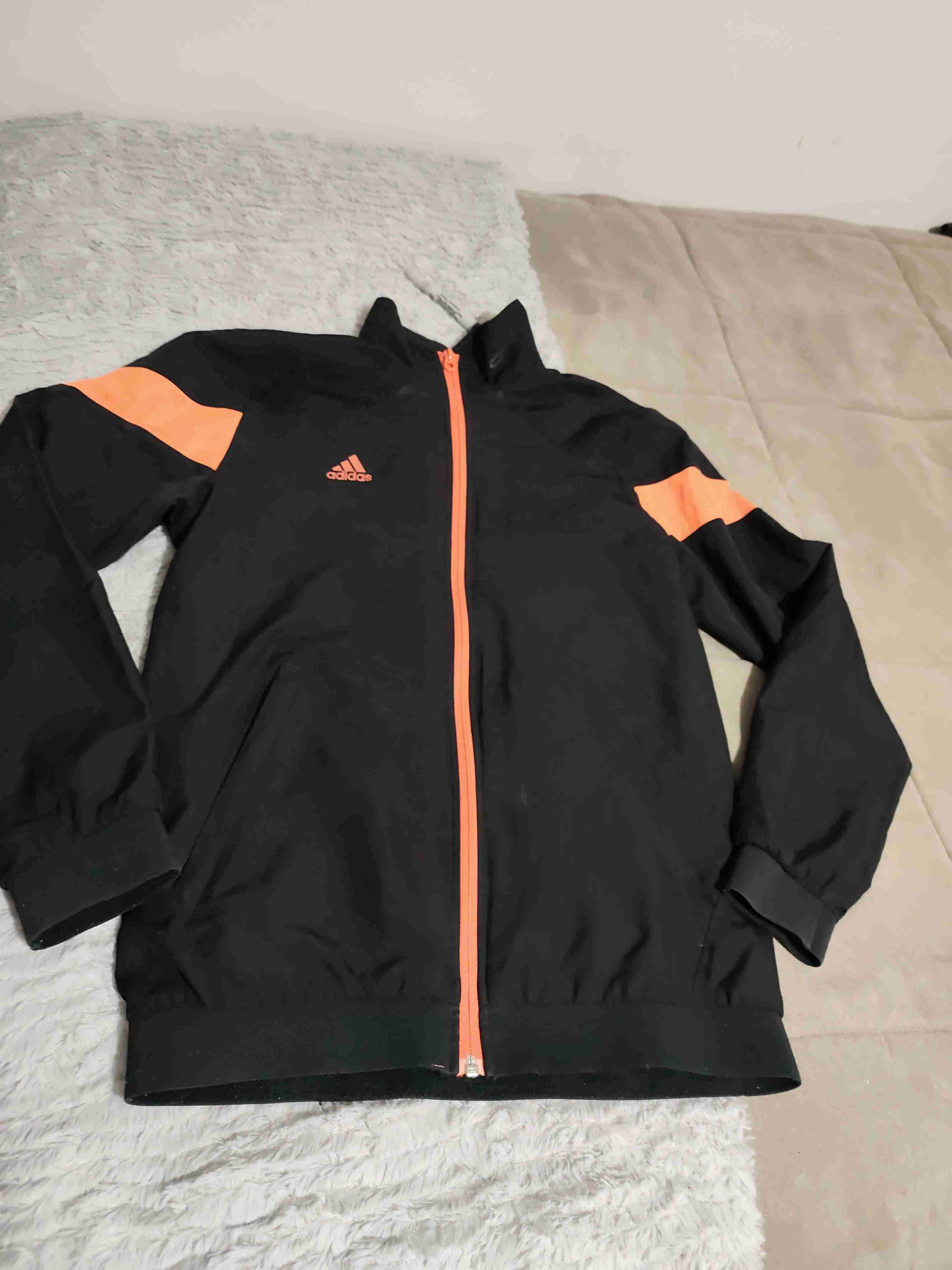 Chaqueta negra con detalles naranjas - miniatura 1