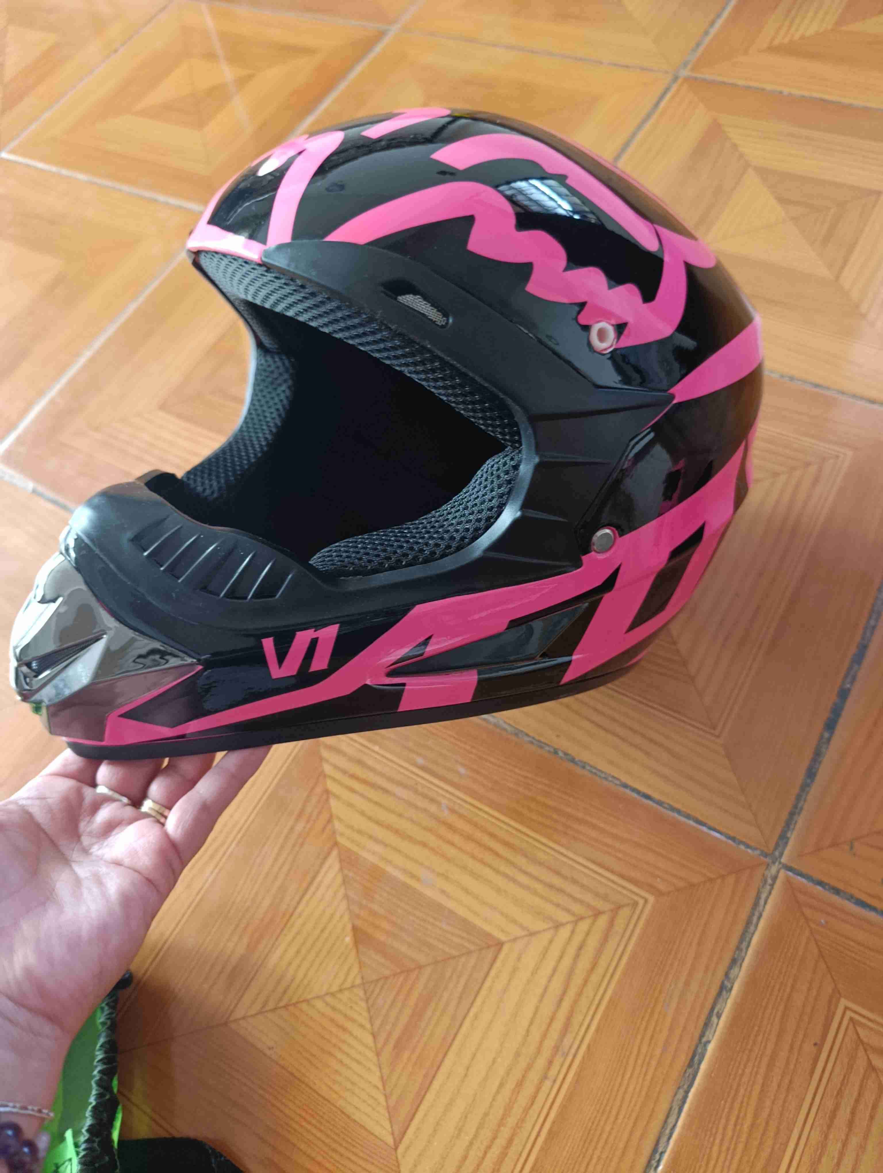 Casco de moto negro y rosa - miniatura 2