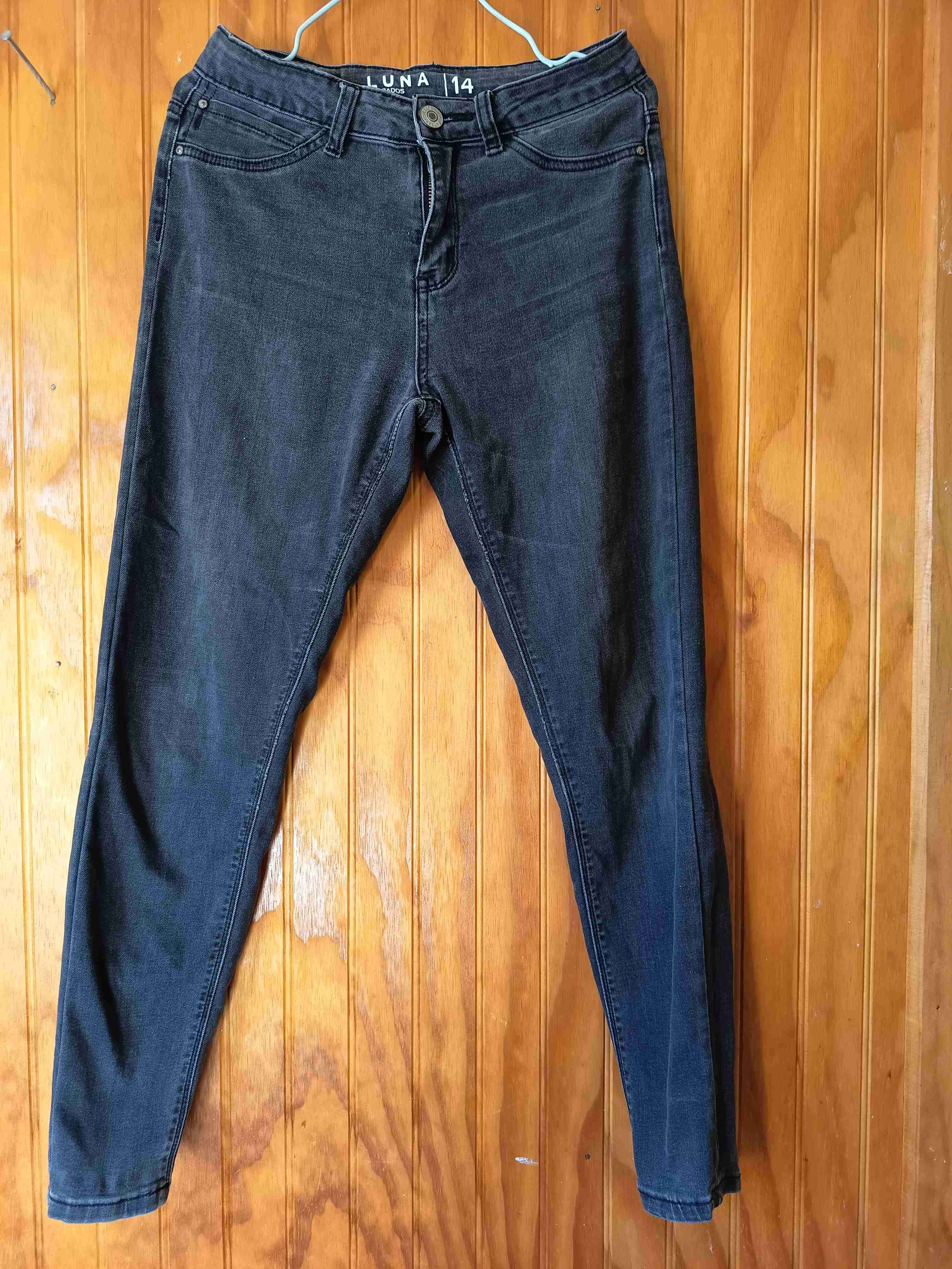 Pantalón negro con bolsillos - miniatura 5