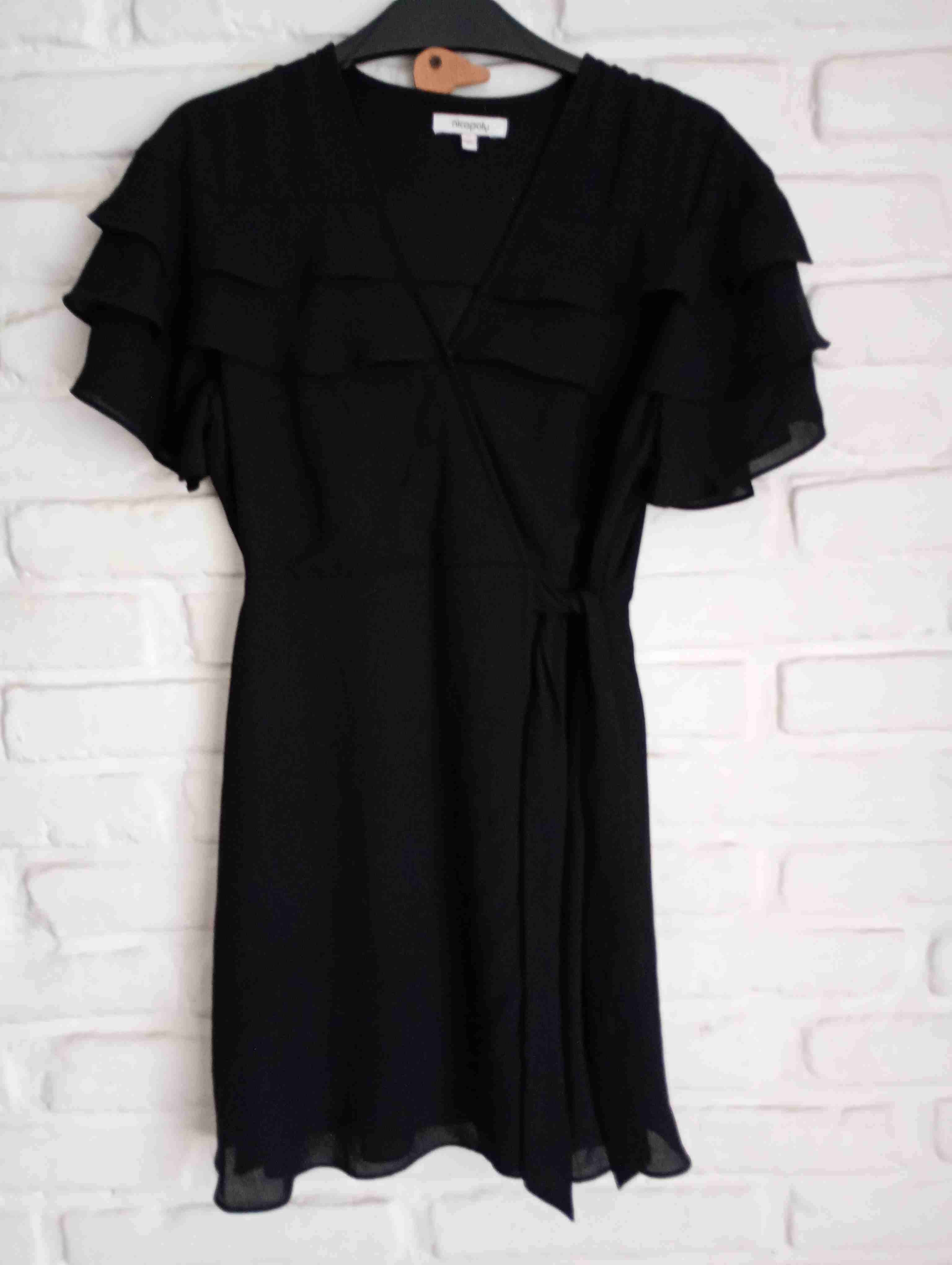 Vestido negro con vuelo - miniatura 2
