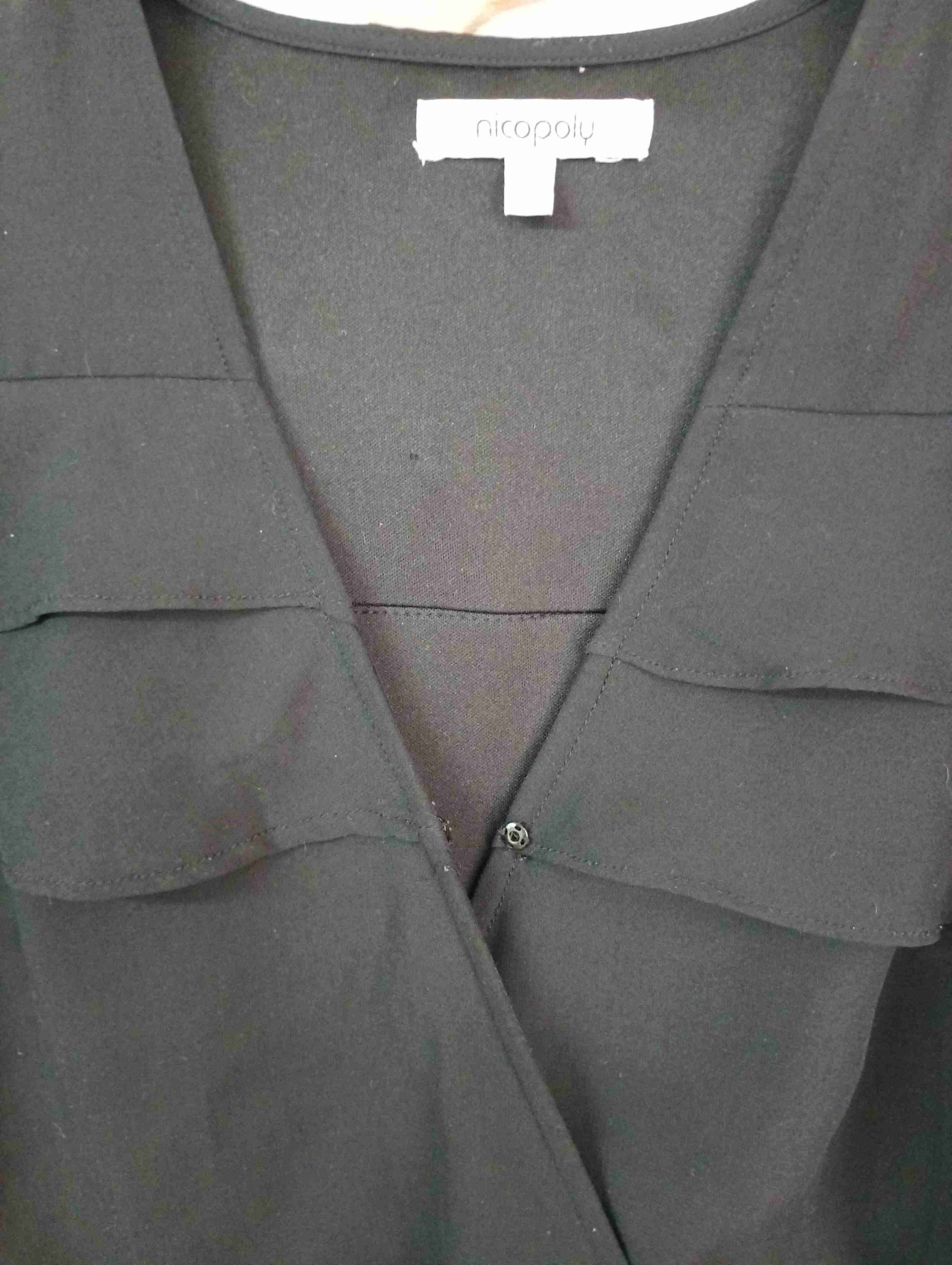 Vestido negro con vuelo - miniatura 4