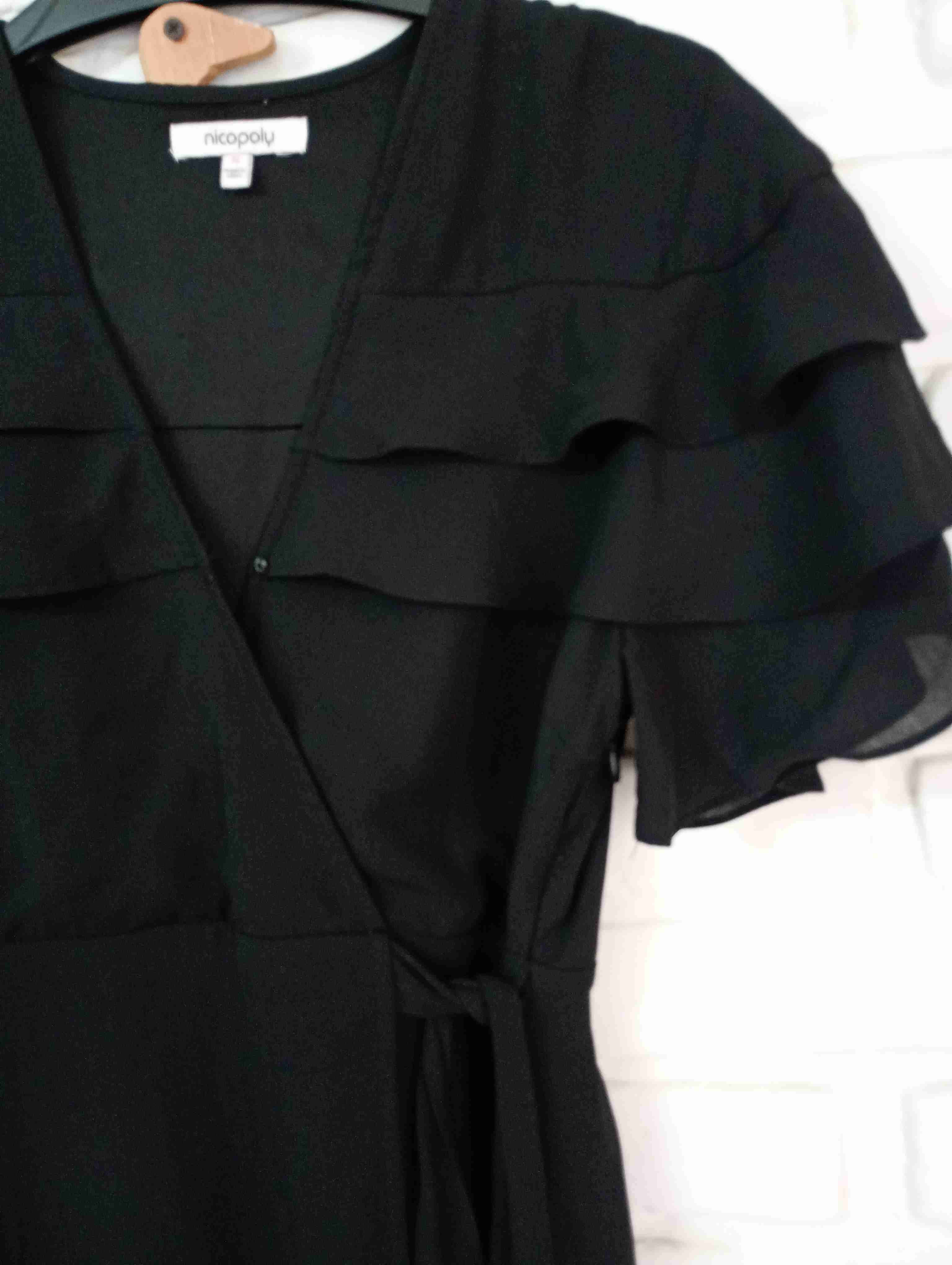 Vestido negro con vuelo - miniatura 5