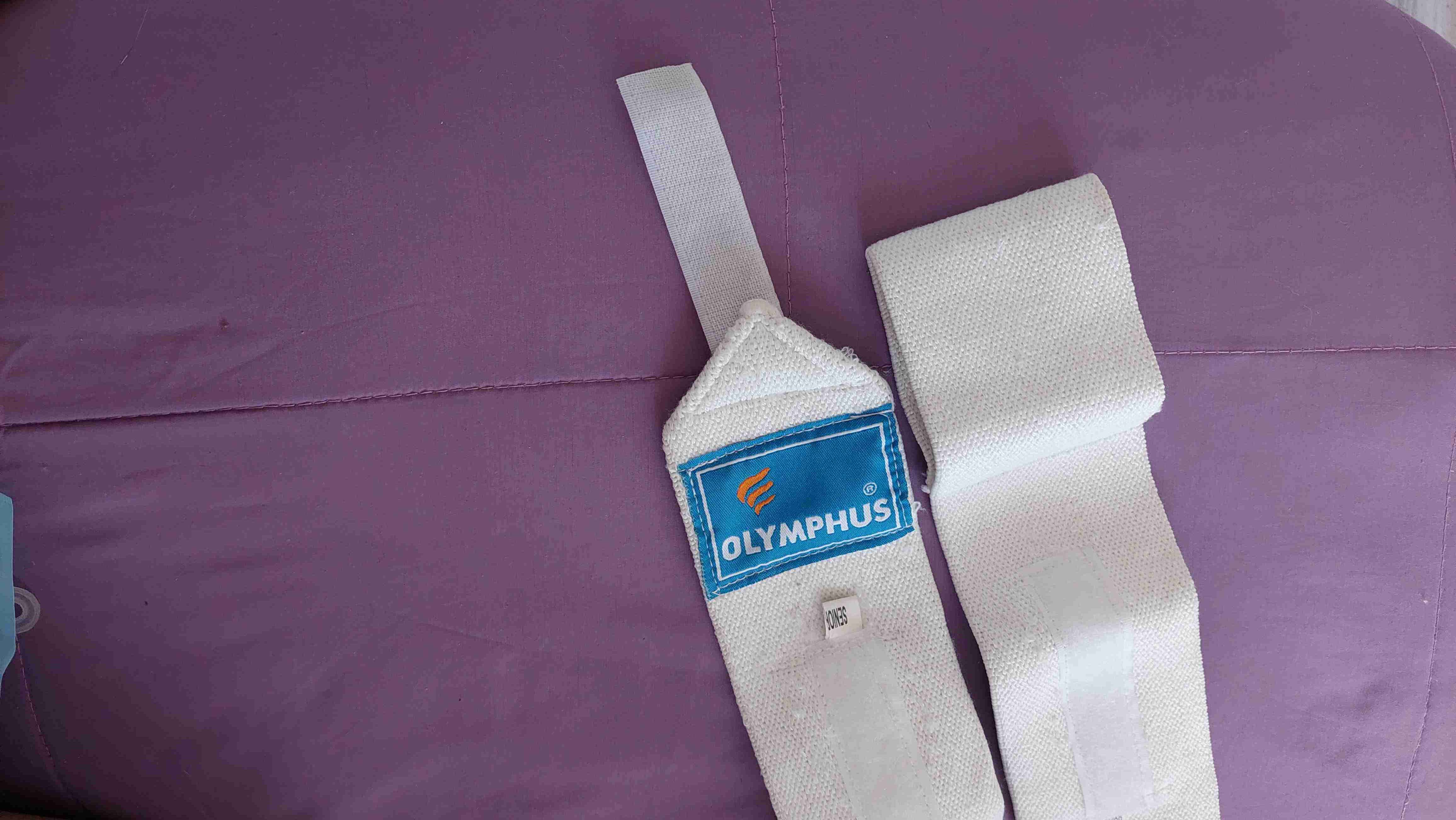 Muñequeras Olympus blancas - miniatura 3