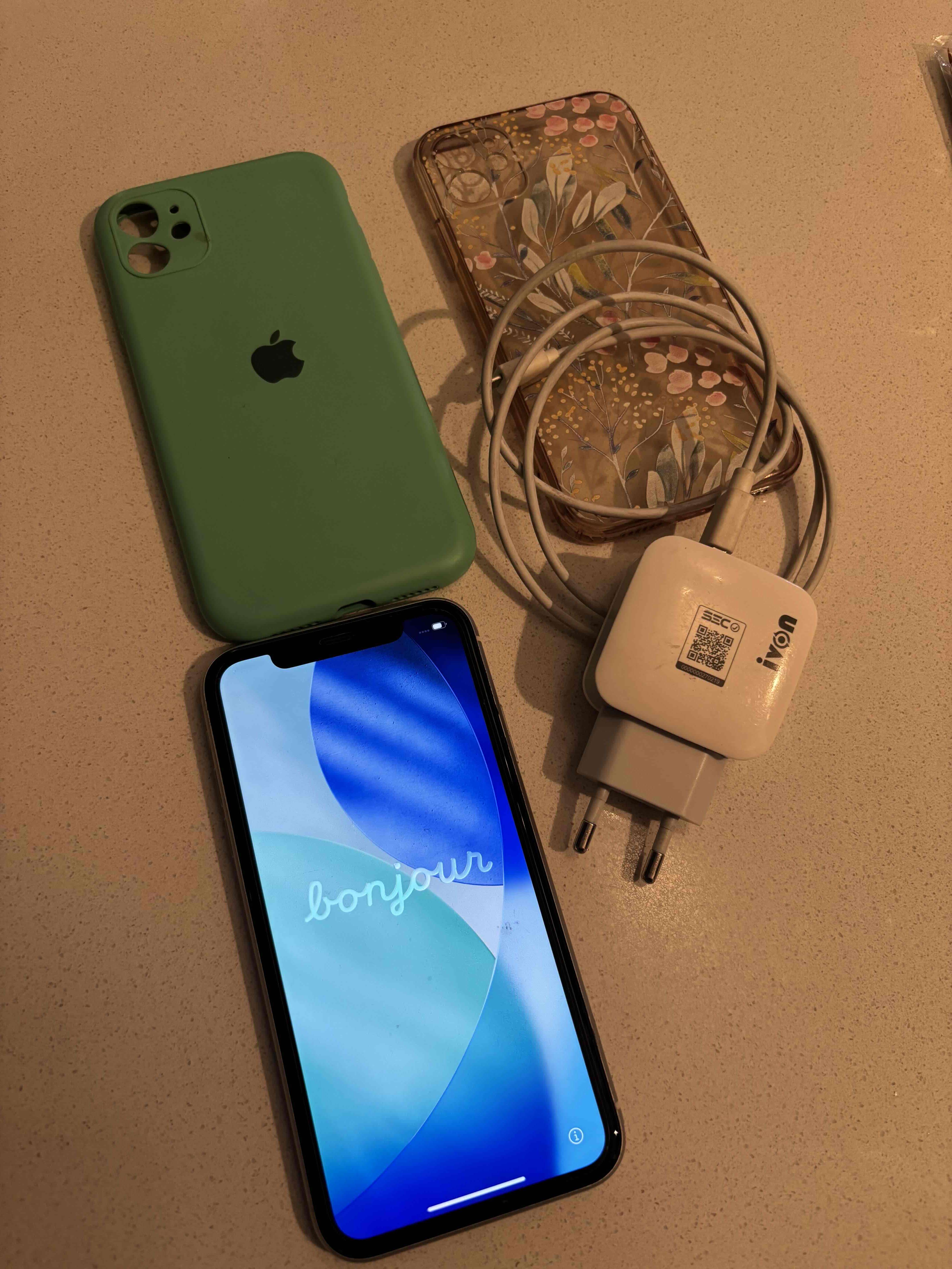 iPhone con accesorios - miniatura 5