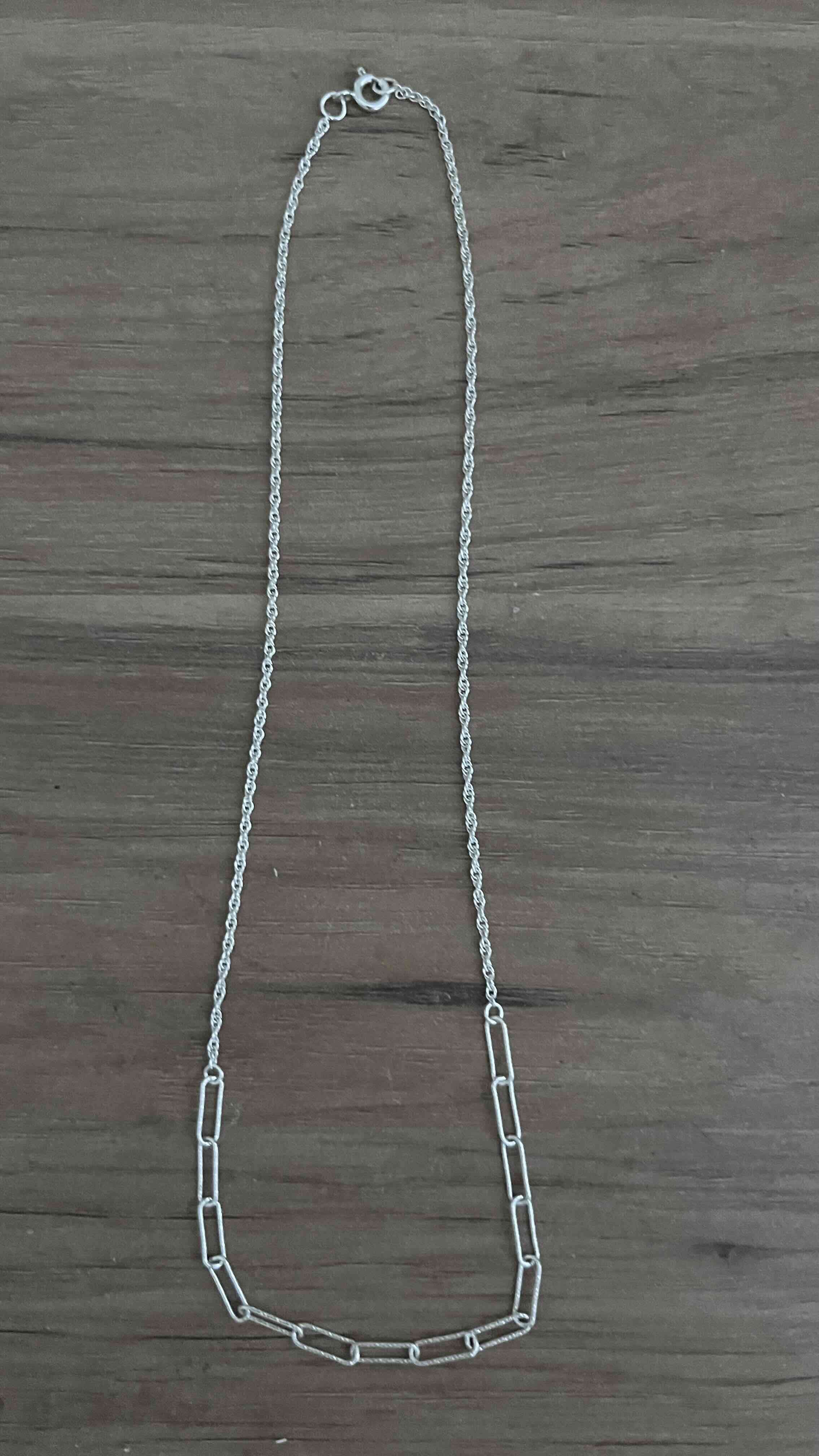 Collar de plata elegante