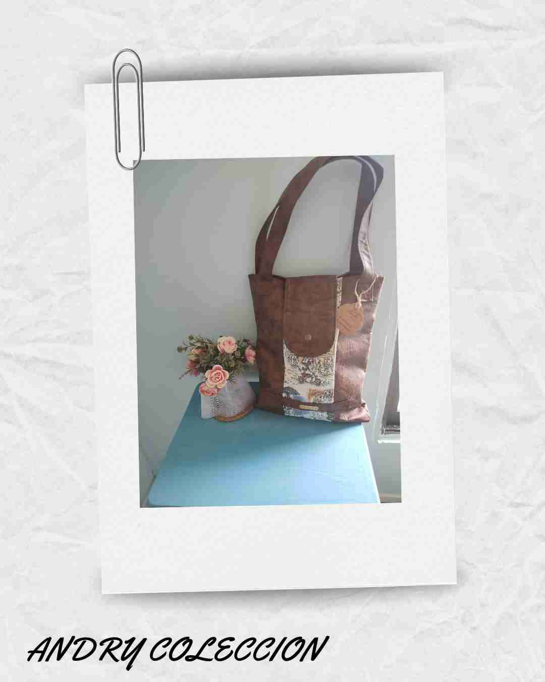 Bolso estampado y detalles en cuerina - miniatura 3