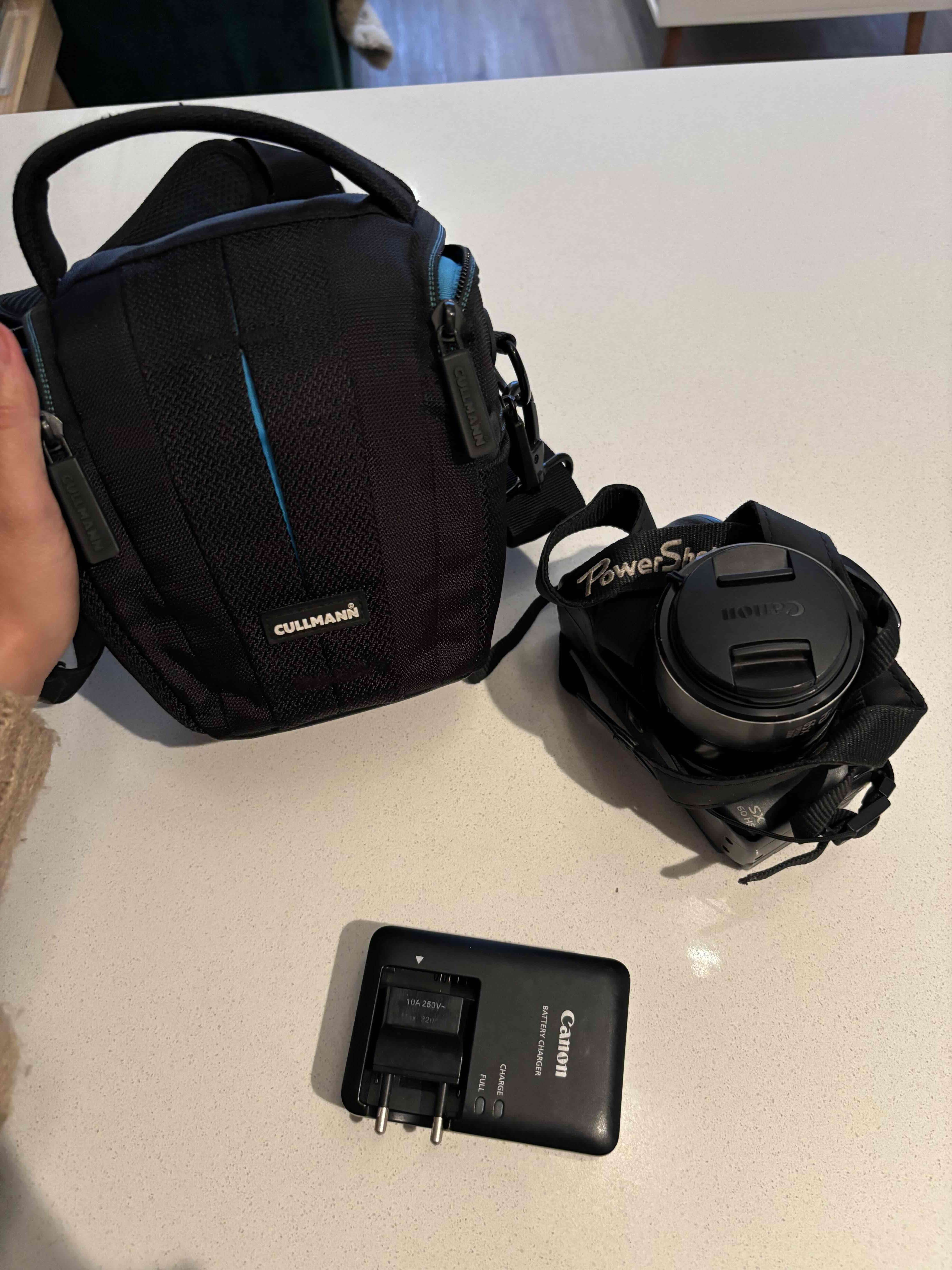 Cámara Canon PowerShot con bolso - miniatura 1