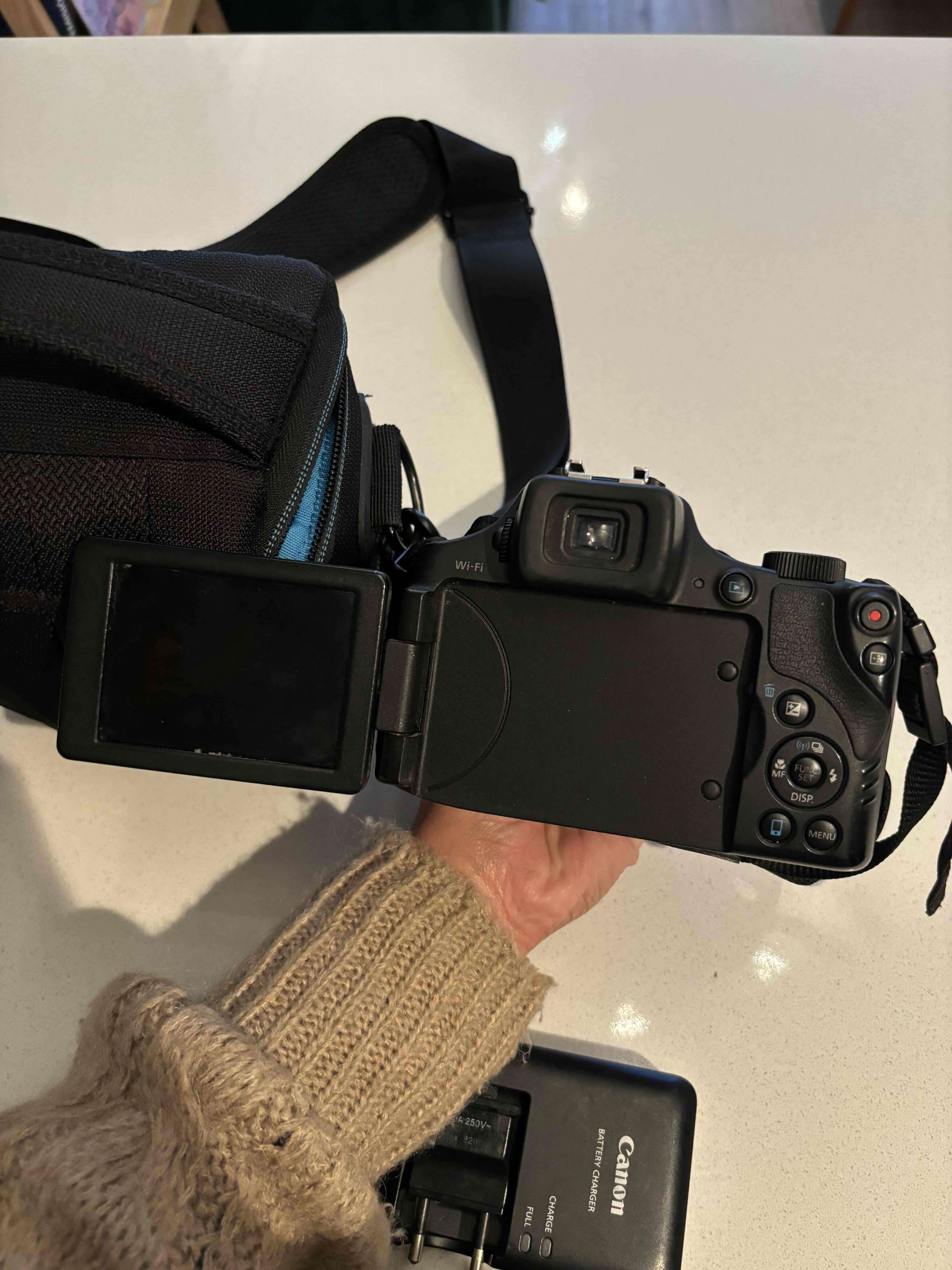 Cámara Canon PowerShot con bolso - miniatura 3