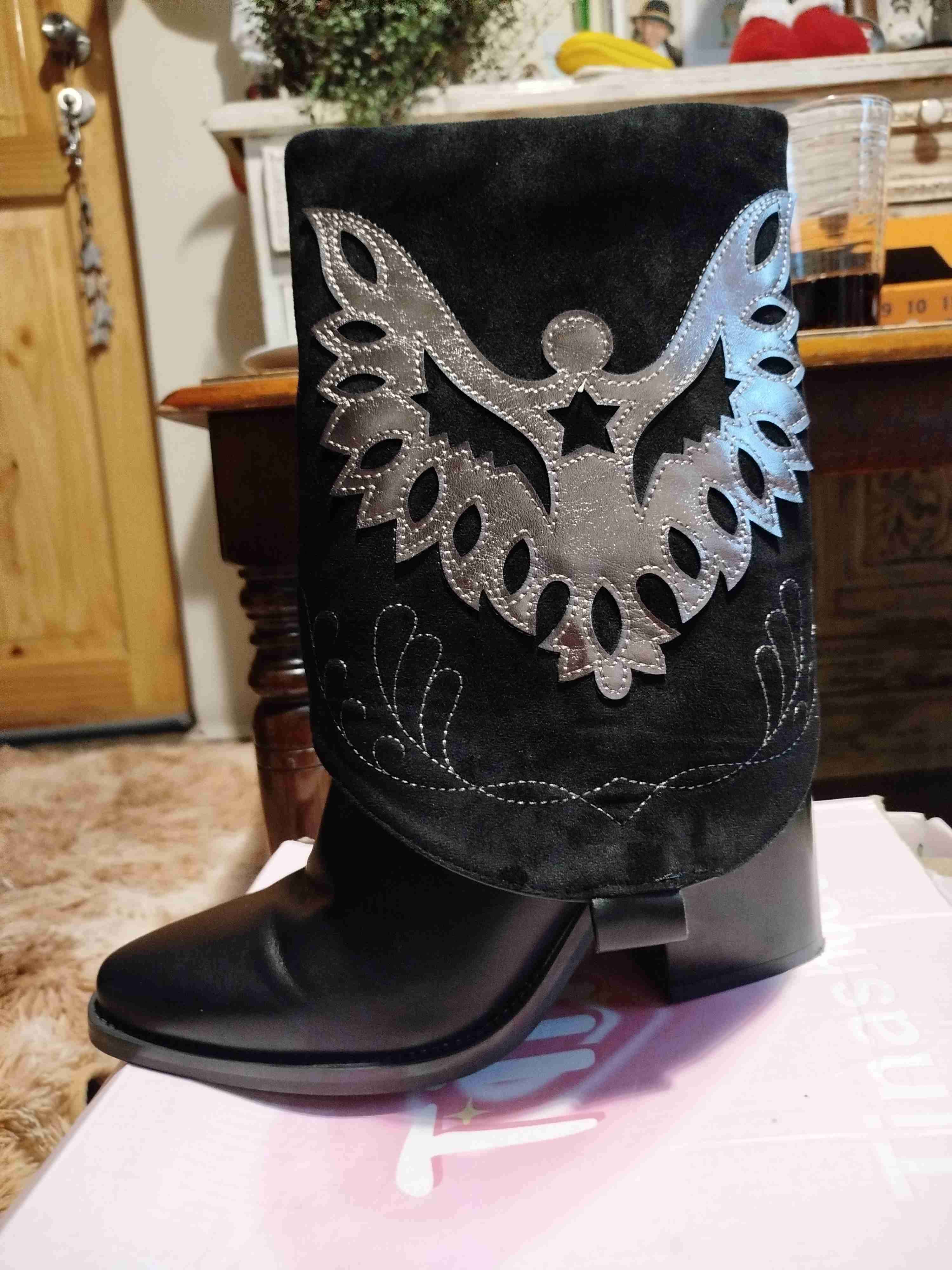 Botas largas de cuero negro - miniatura 3