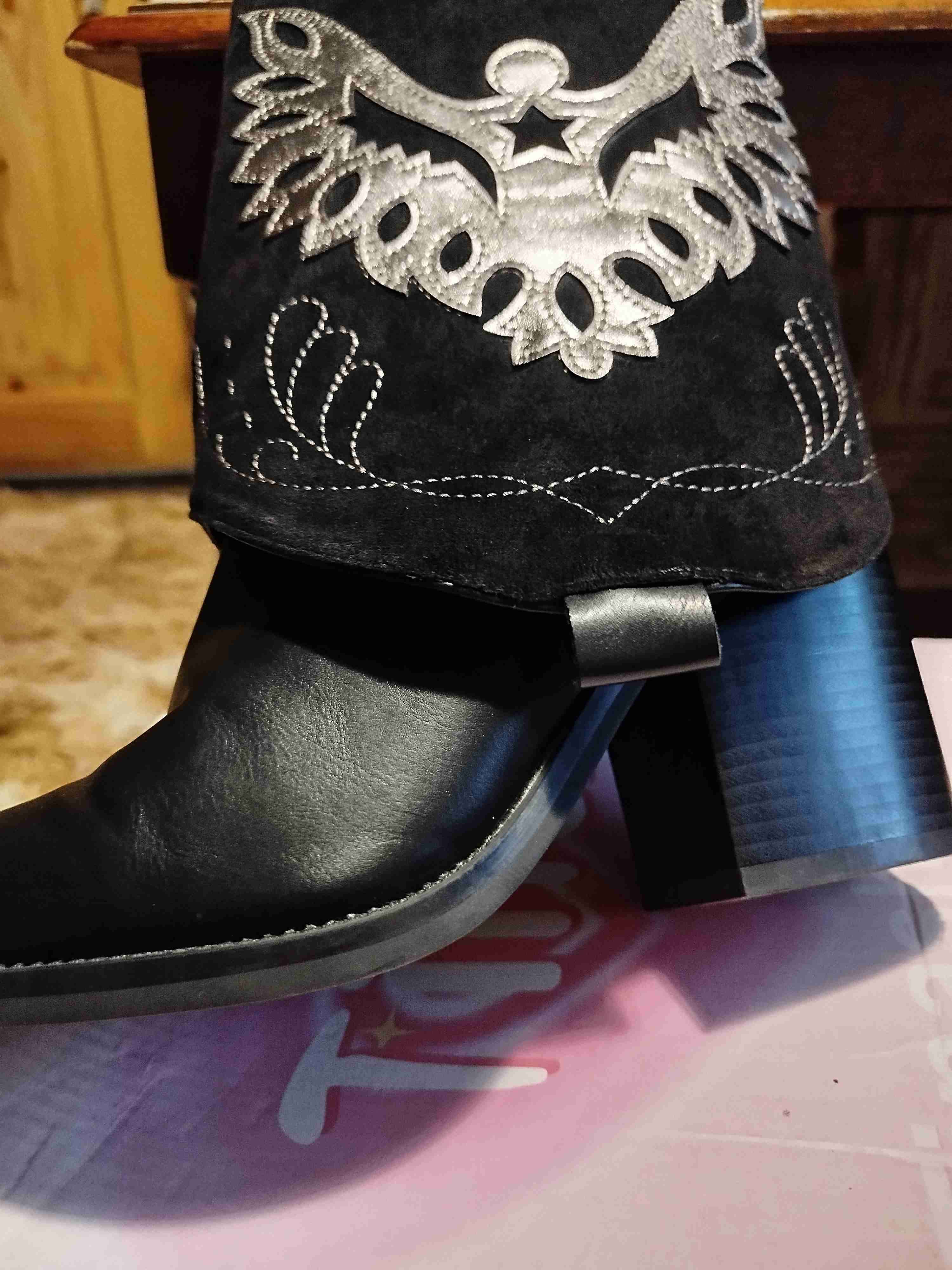 Botas largas de cuero negro - miniatura 4