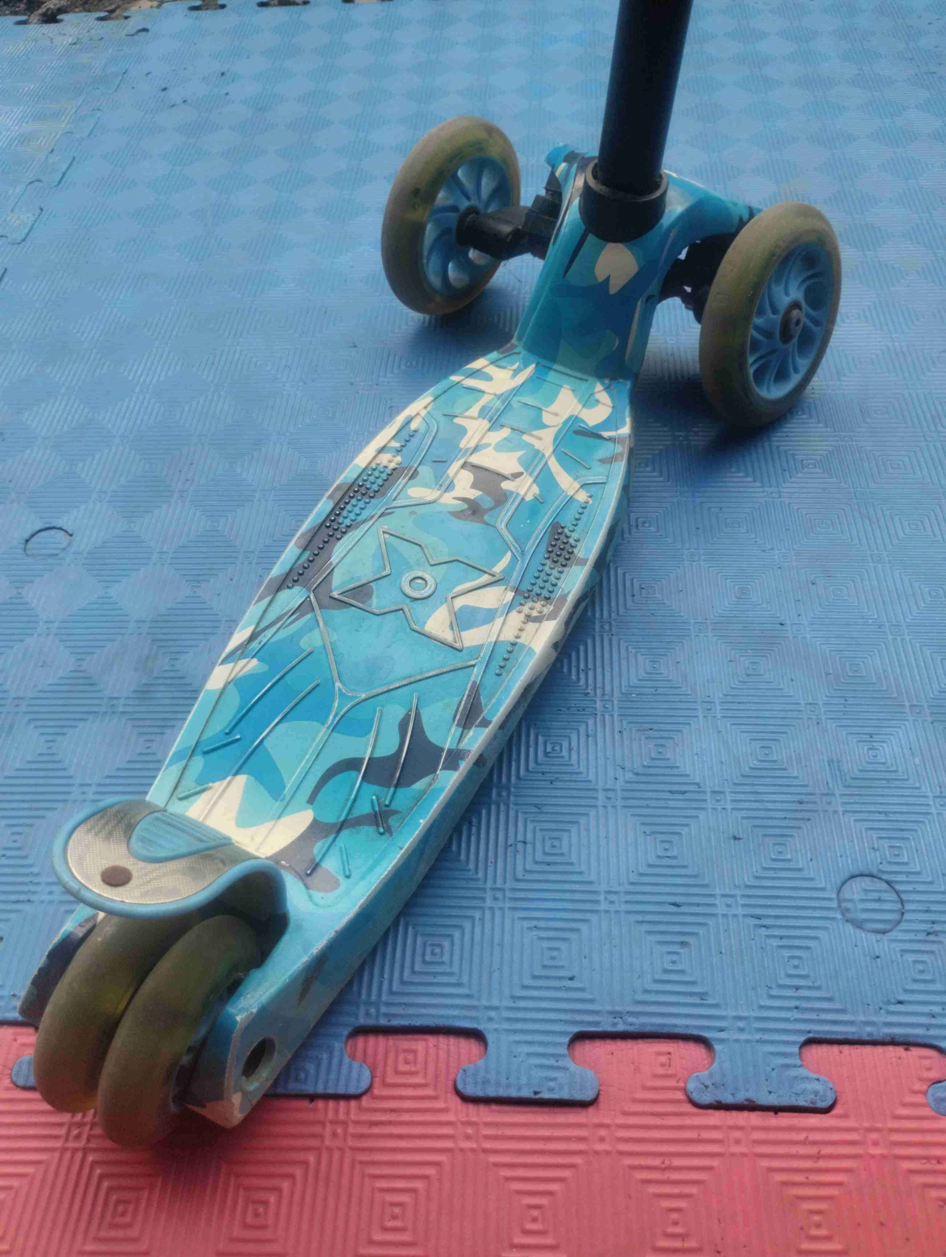 Scooter infantil azul camuflado - miniatura 3